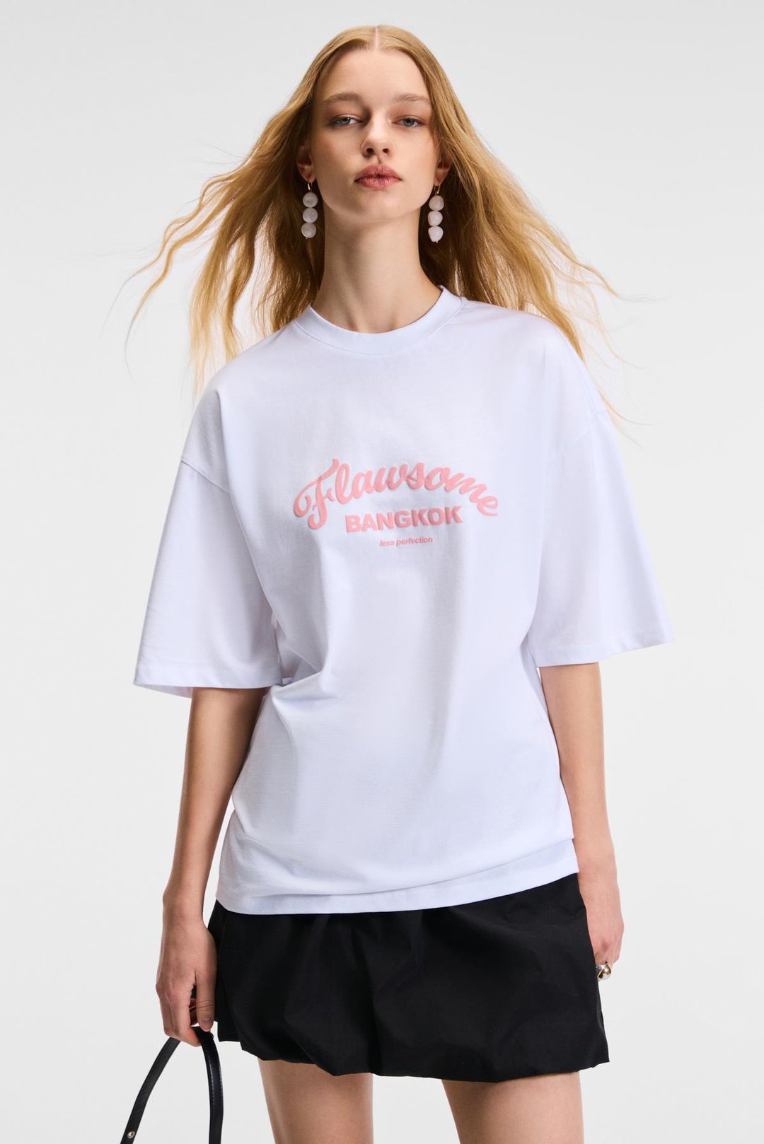 KAROLISKA Kadın %100 Pamuk Oversize Fit Kısa Kollu Yuvarlak Yaka Beyaz T-Shirt