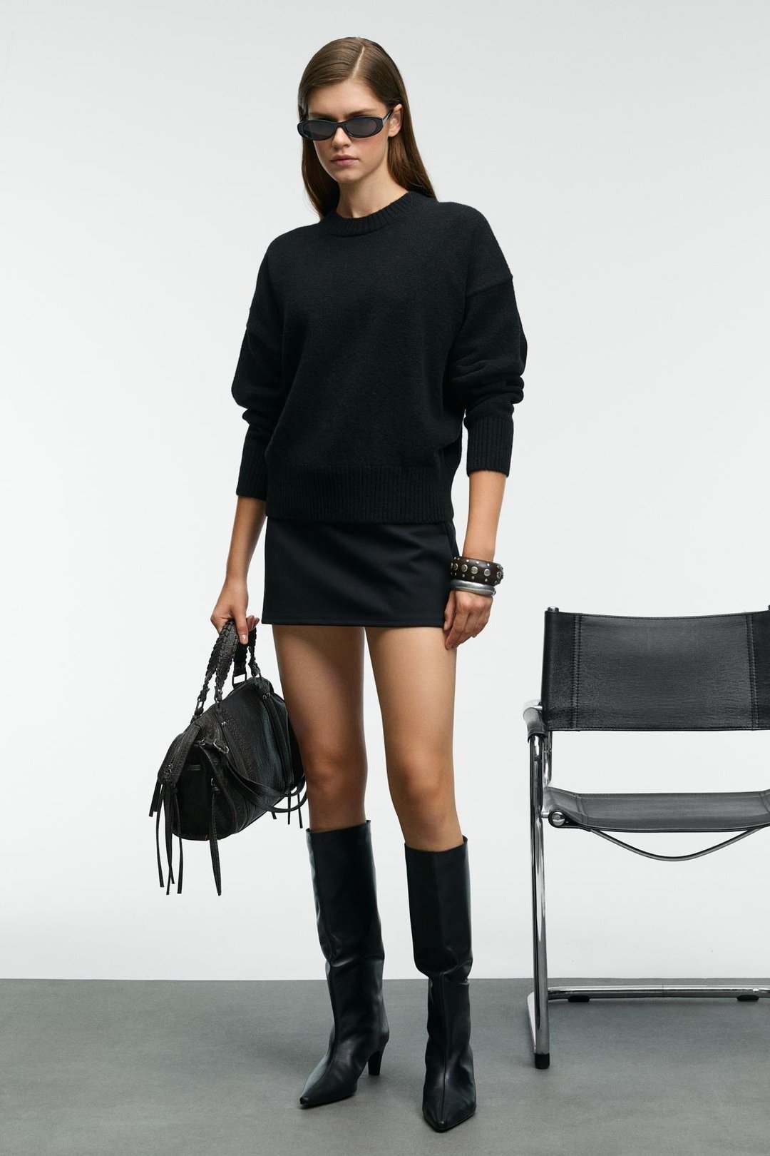 KLAREY Kadın Esnek Kumaşlı Gizli Fermuarlı Mini Siyah Etek