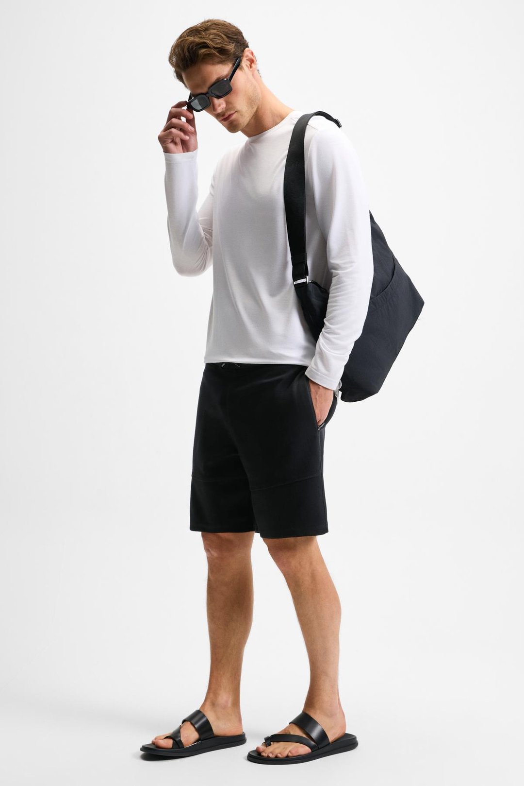 KONSA Erkek Beli Lastikli Kordonlu Yanları Fermuarlı Cepli Relaxed Fit Siyah Şort & Bermuda