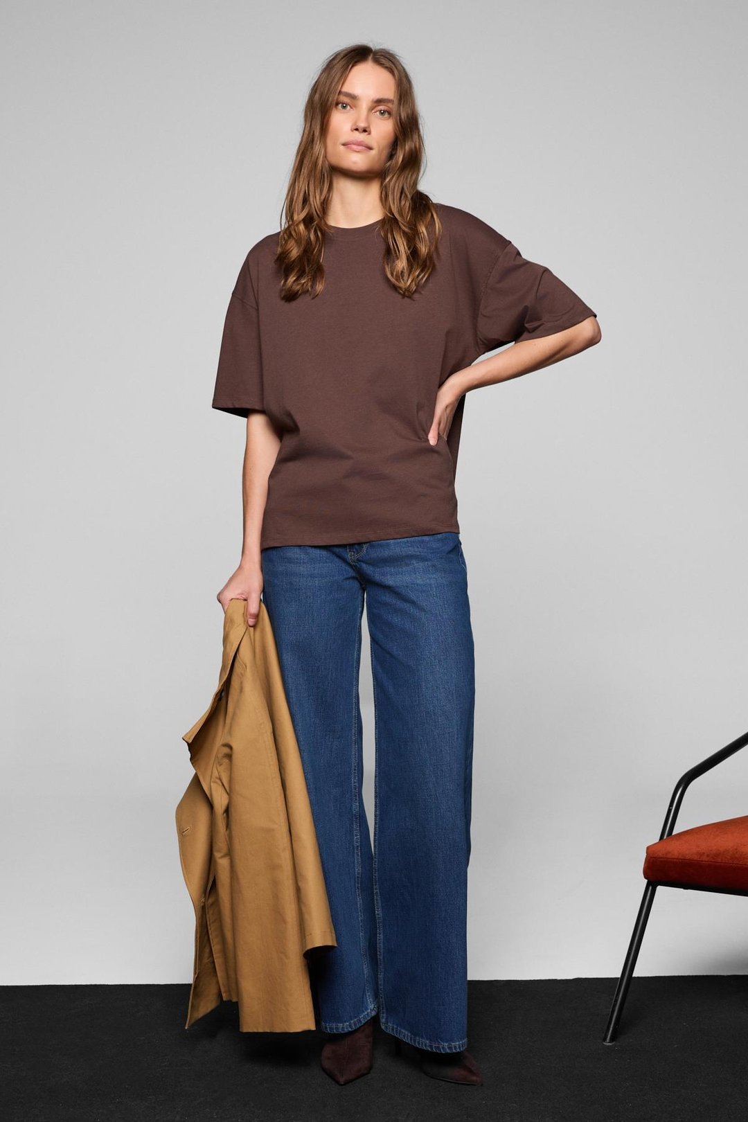 LAGERTHA Kadın %100 organik Pamuklu Kalın Dokulu Oversize Fit Yuvarlak Yakalı Koyu Kahverengi T-Shirt