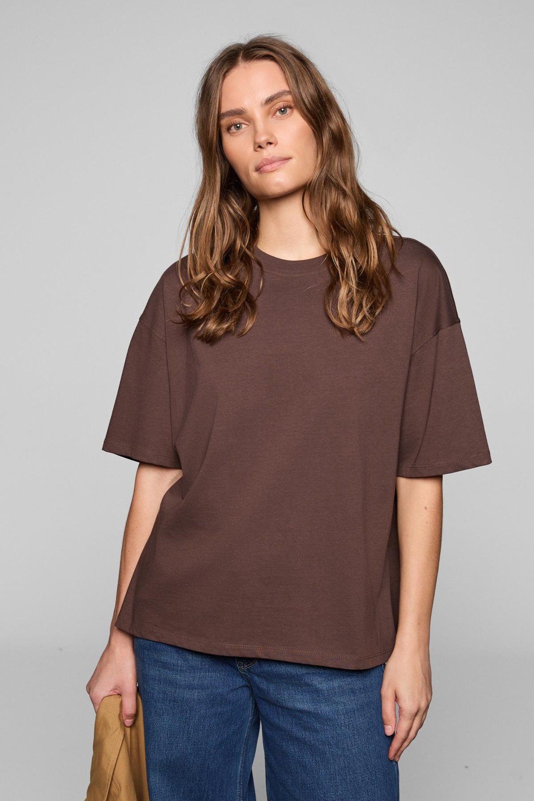 LAGERTHA Kadın %100 organik Pamuklu Kalın Dokulu Oversize Fit Yuvarlak Yakalı Koyu Kahverengi T-Shirt