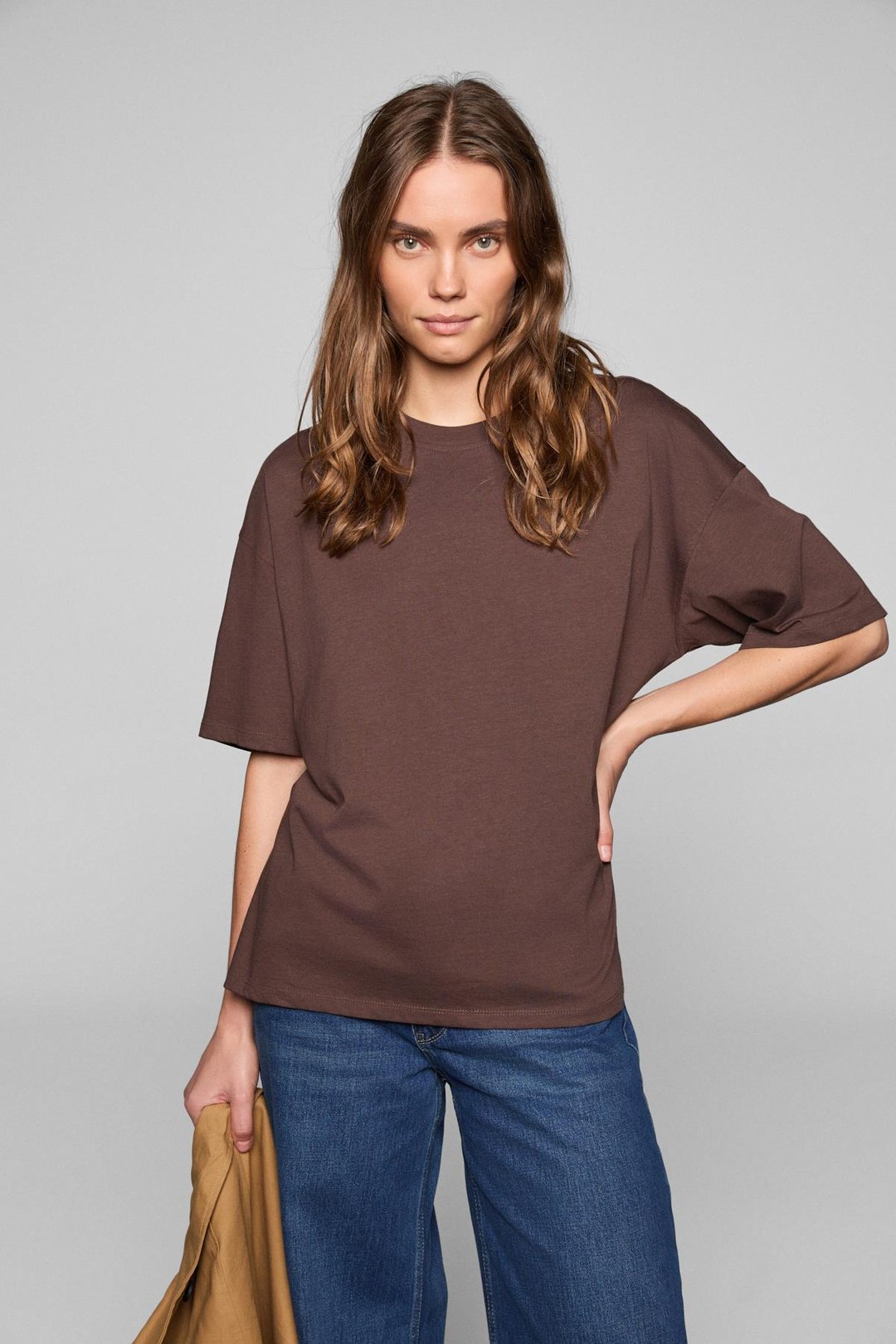 LAGERTHA Kadın %100 organik Pamuklu Kalın Dokulu Oversize Fit Yuvarlak Yakalı Koyu Kahverengi T-Shirt