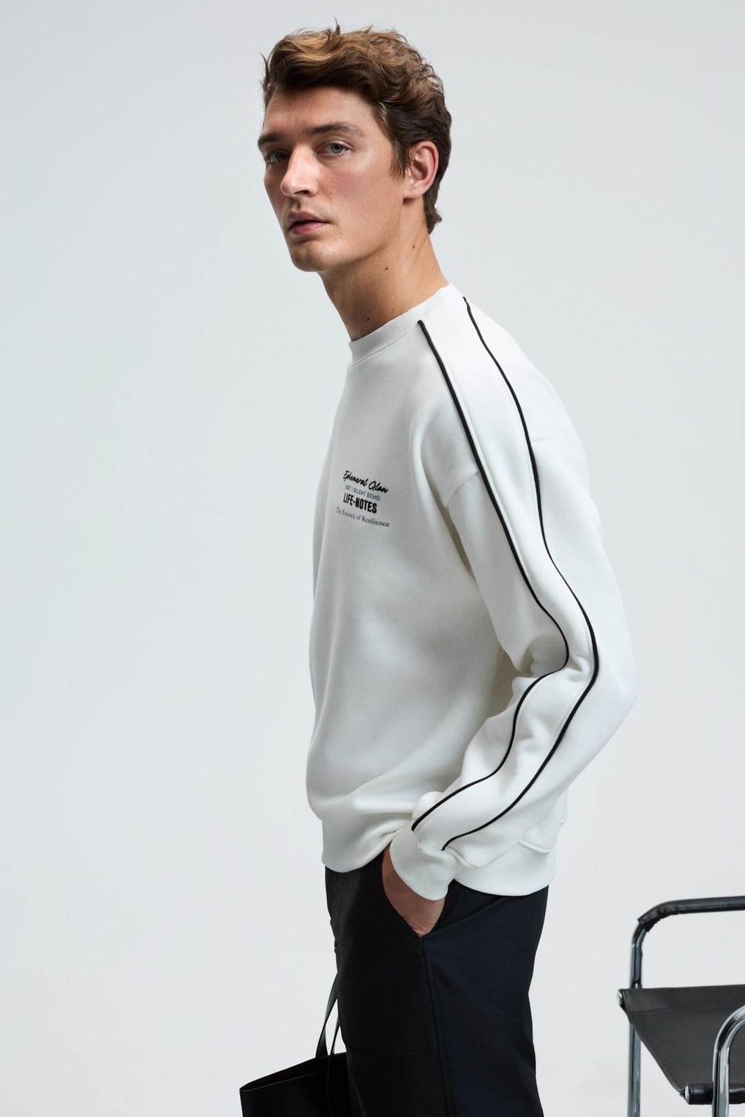 LEIF Erkek Kolları Biyeli Önü Baskılı Yuvarlak Yaka Oversize Ekru Sweatshirt