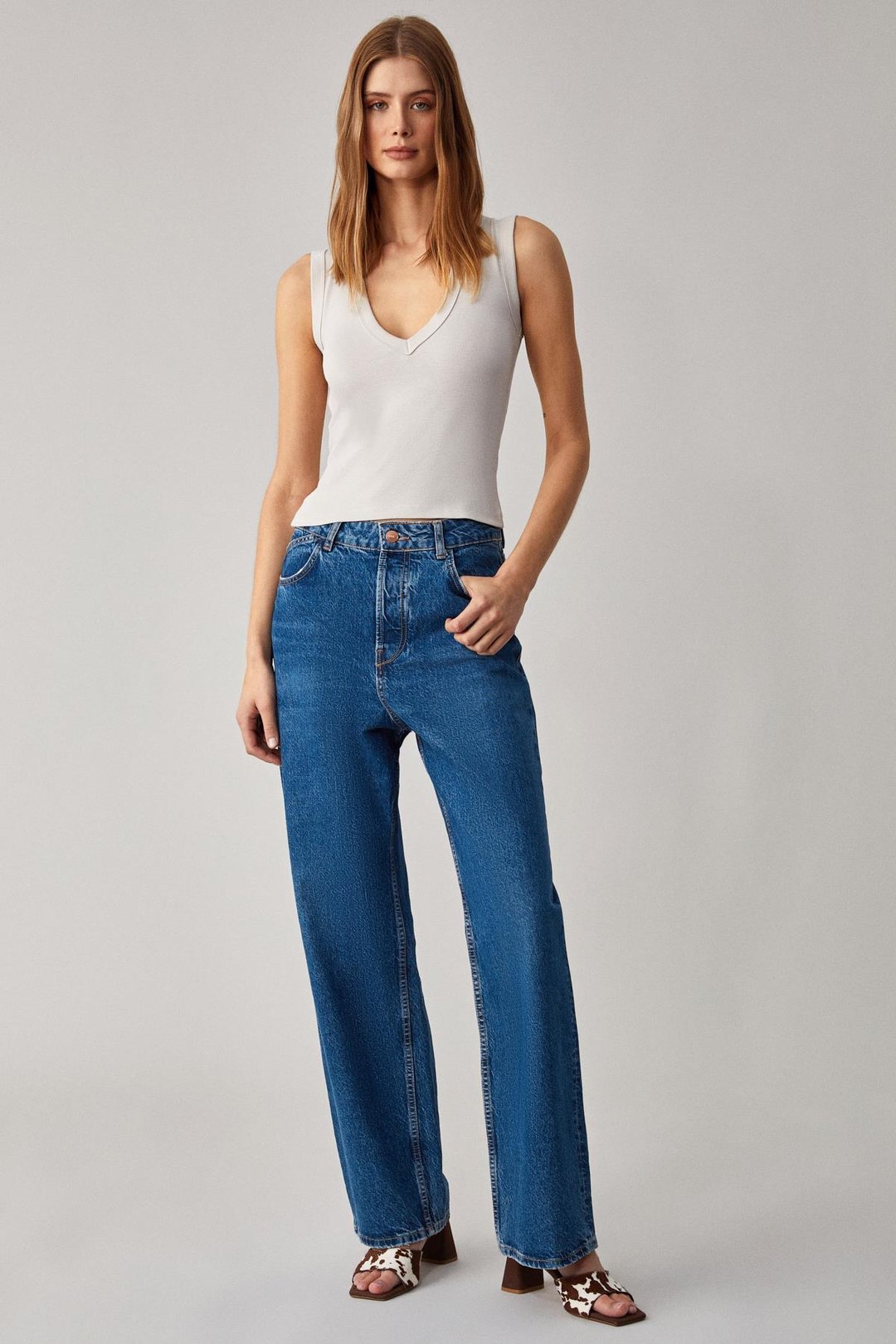 LESCOSA Kadın Slim V Yaka Kolsuz Taş Rengi T-Shirt