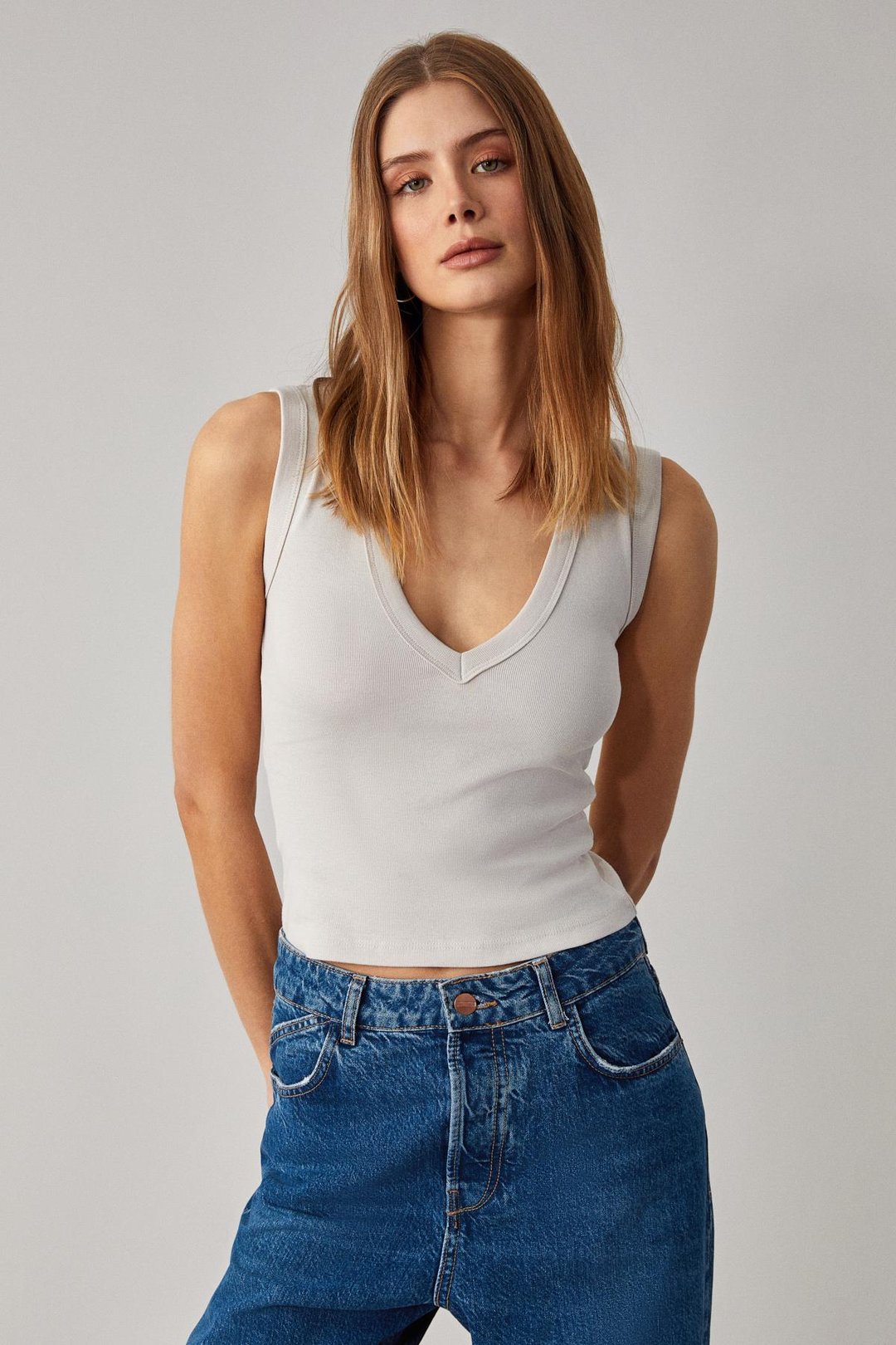 LESCOSA Kadın Slim V Yaka Kolsuz Taş Rengi T-Shirt