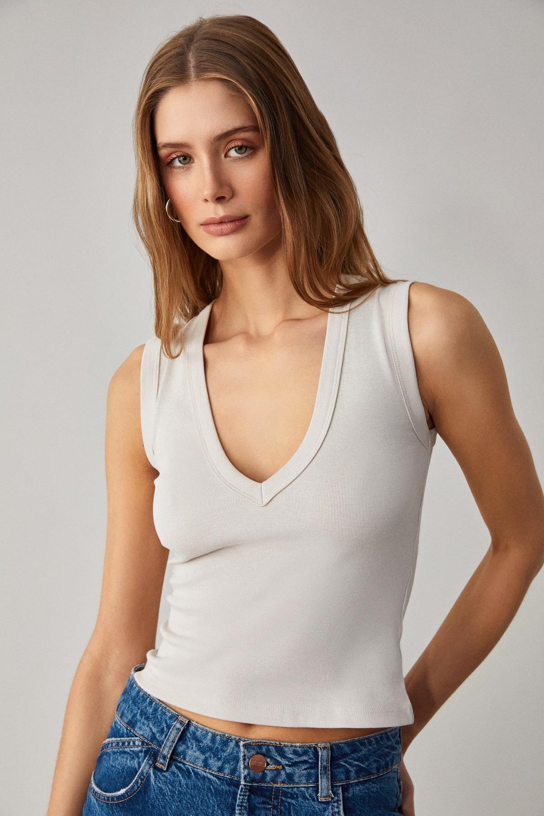 LESCOSA Kadın Slim V Yaka Kolsuz Taş Rengi T-Shirt