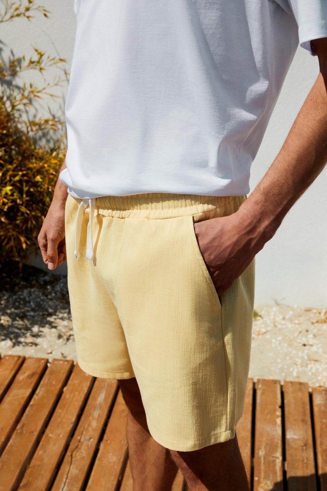 LEYTON Erkek Relaxed Fit Çift Cepli Beli Lastikli Keten Karışımlı Dokuma Sarı Şort & Bermuda