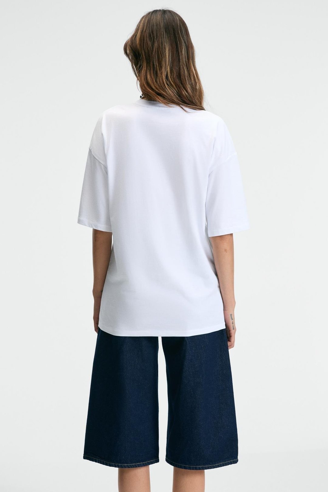 LUCENYA Kadın Bisiklet Yaka Kısa Kollu Önü Baskı Detaylı Regular Fit Beyaz T-Shirt