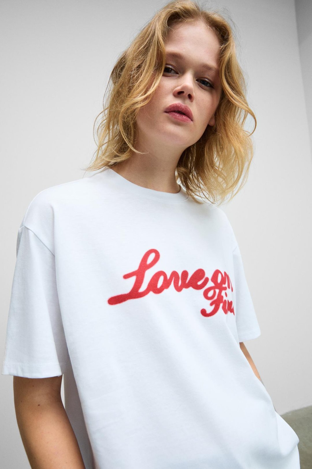 LUSUTA Kadın Yumuşak Ve Esnek Kumaşlı Baskı Detaylı Bisiklet Yakalı Beyaz T-Shirt