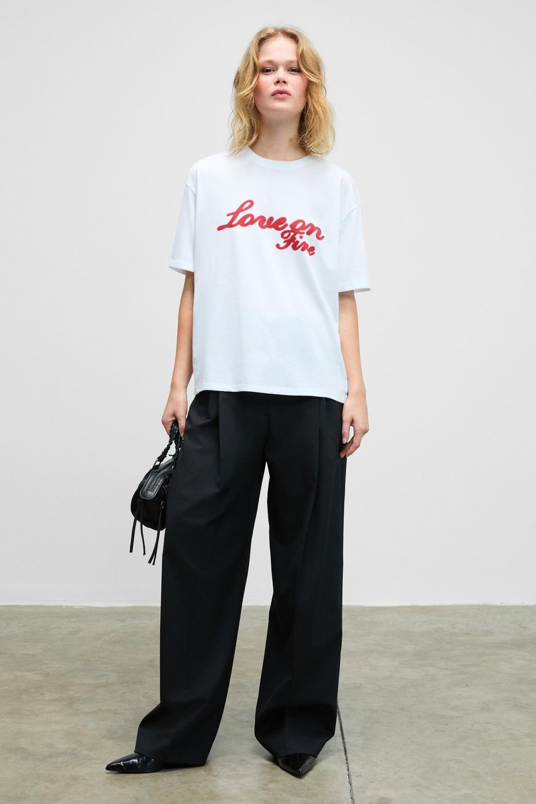 LUSUTA Kadın Yumuşak Ve Esnek Kumaşlı Baskı Detaylı Bisiklet Yakalı Beyaz T-Shirt