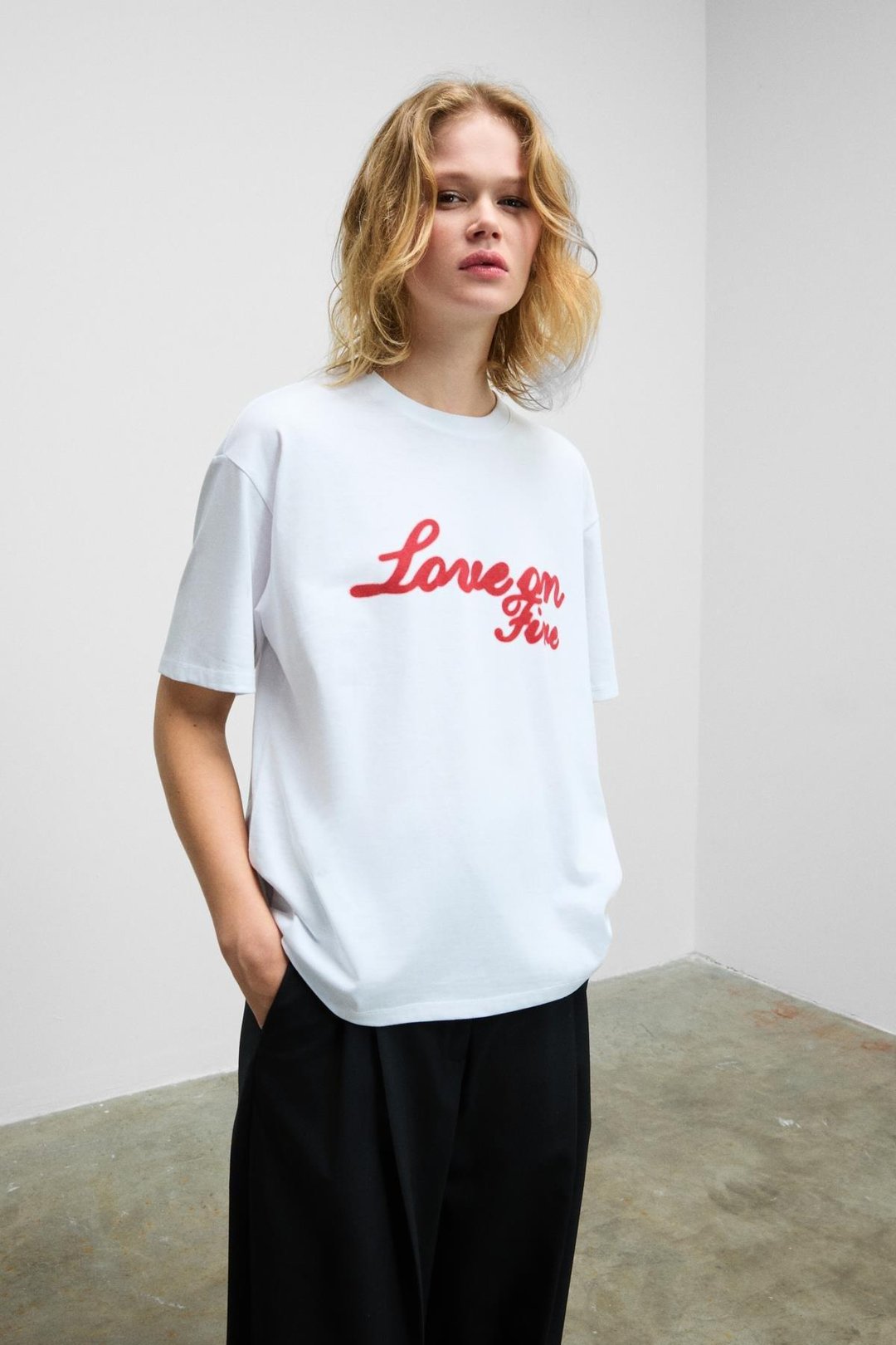 LUSUTA Kadın Yumuşak Ve Esnek Kumaşlı Baskı Detaylı Bisiklet Yakalı Beyaz T-Shirt