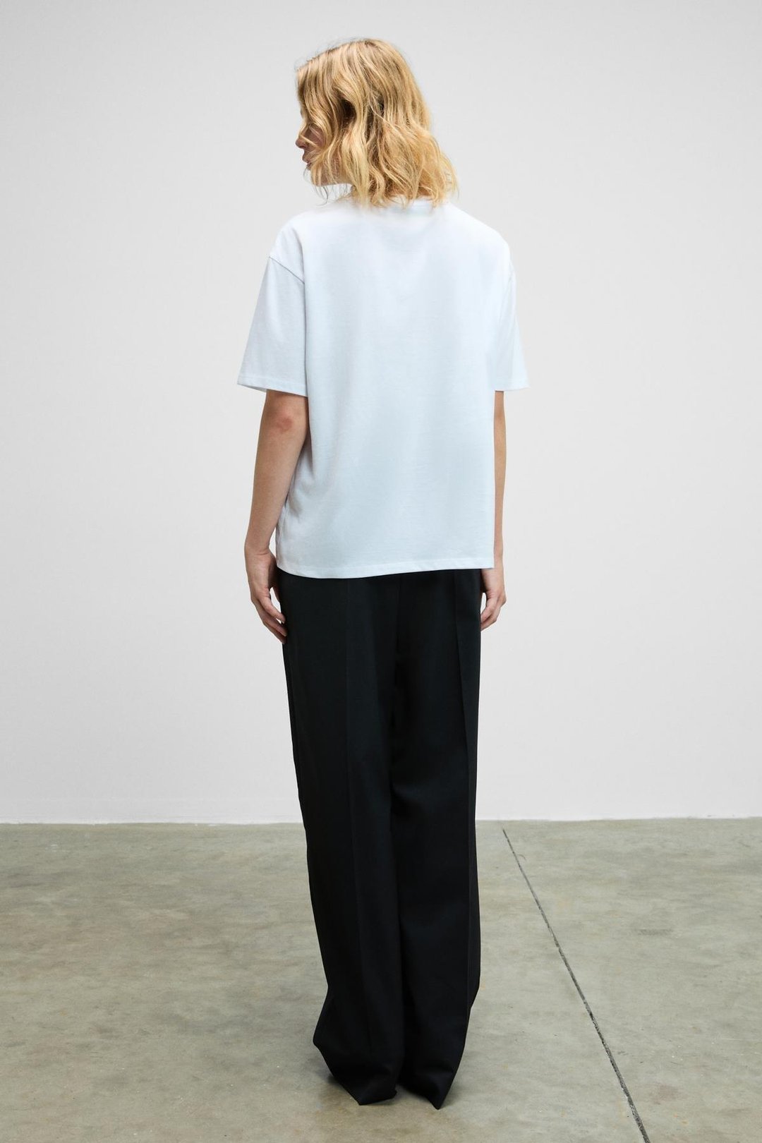 LUSUTA Kadın Yumuşak Ve Esnek Kumaşlı Baskı Detaylı Bisiklet Yakalı Beyaz T-Shirt