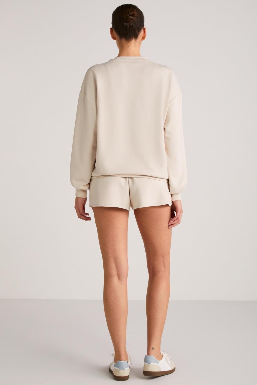 MAISIE Kadın Organik Pamuklu Comfort Fit Bisiklet Yaka Vanilya Sweatshirt