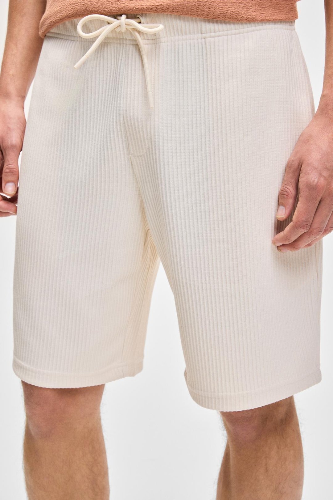 MALYES Erkek Beli Lastikli Kordonlu Yanda Çift Arkada Tek Cepli Relaxed Fit Krem Şort & Bermuda