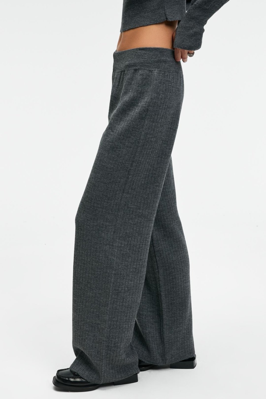 MARIPOSA Kadın Yuvarlak Yaka Çizgi Desenli Crop Geniş Paça Triko Antrasit Alt-Üst Takım