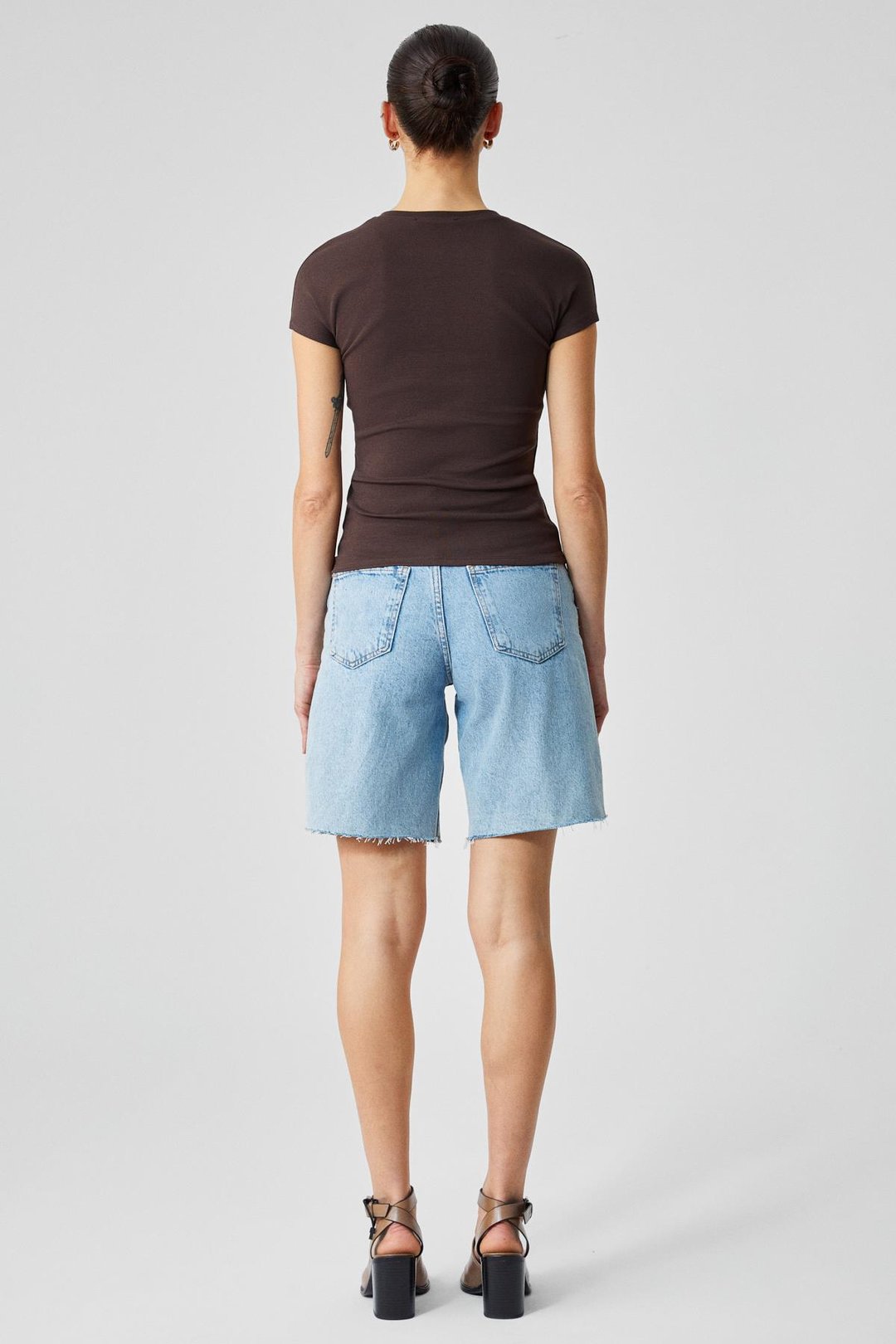 MARTA Kadın Yuvarlak Yaka Kısa Kol Slim Kahverengi T-Shirt