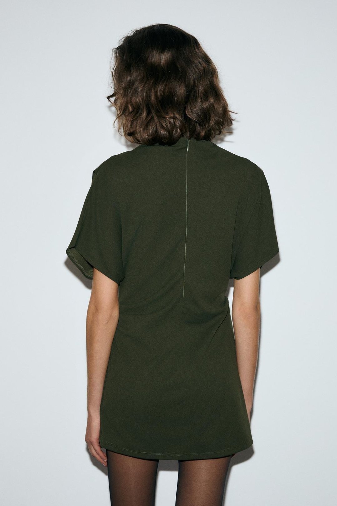 MAXINE Kadın Omuz Ve Bel Kısımlarında Pile Detaylı Dik Yaka Fermuarlı Kısa Kollu Mini Haki Elbise