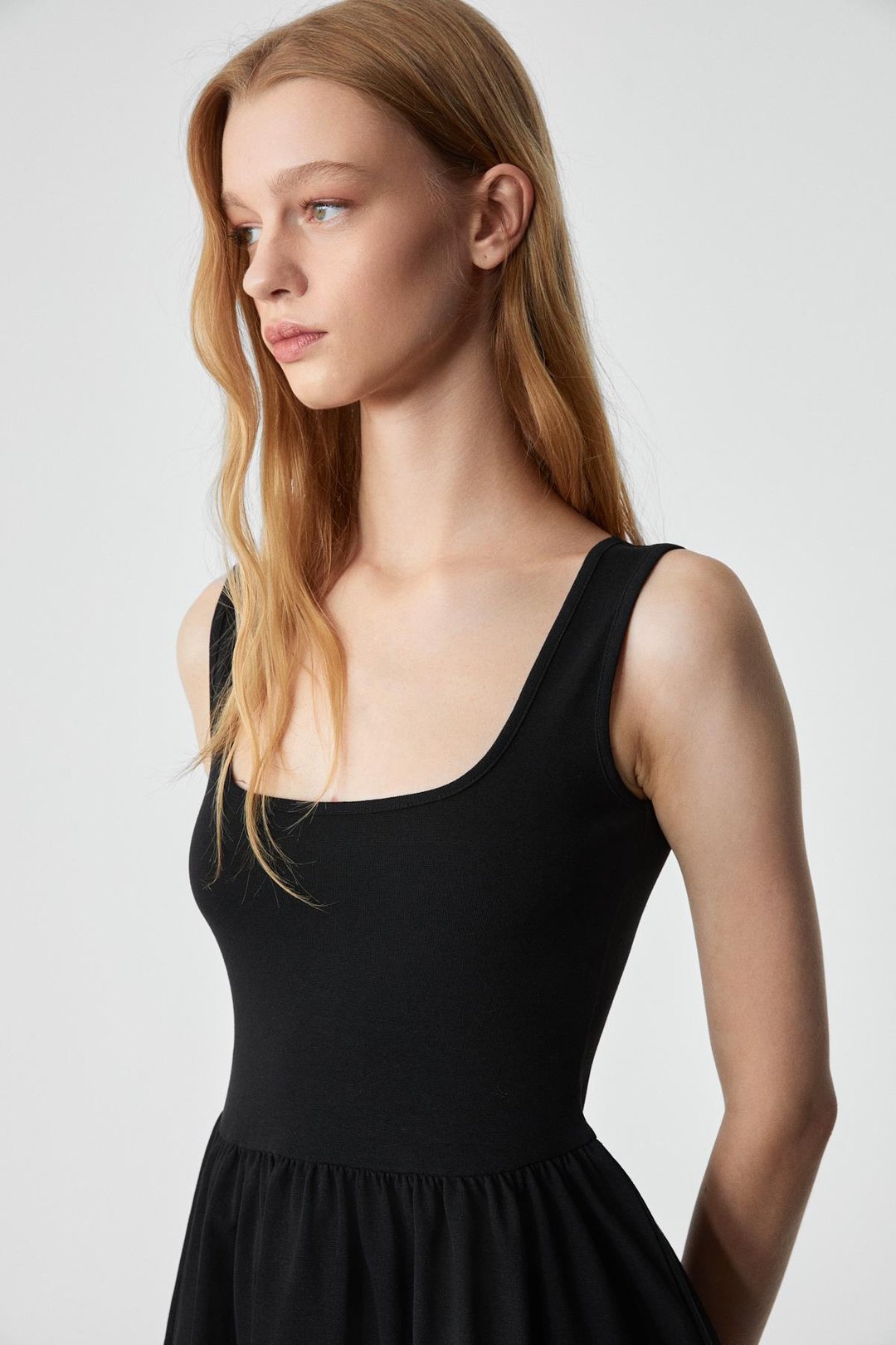 MBROS Kadın Slim Havuz Yaka Kolsuz Kısa Siyah Elbise