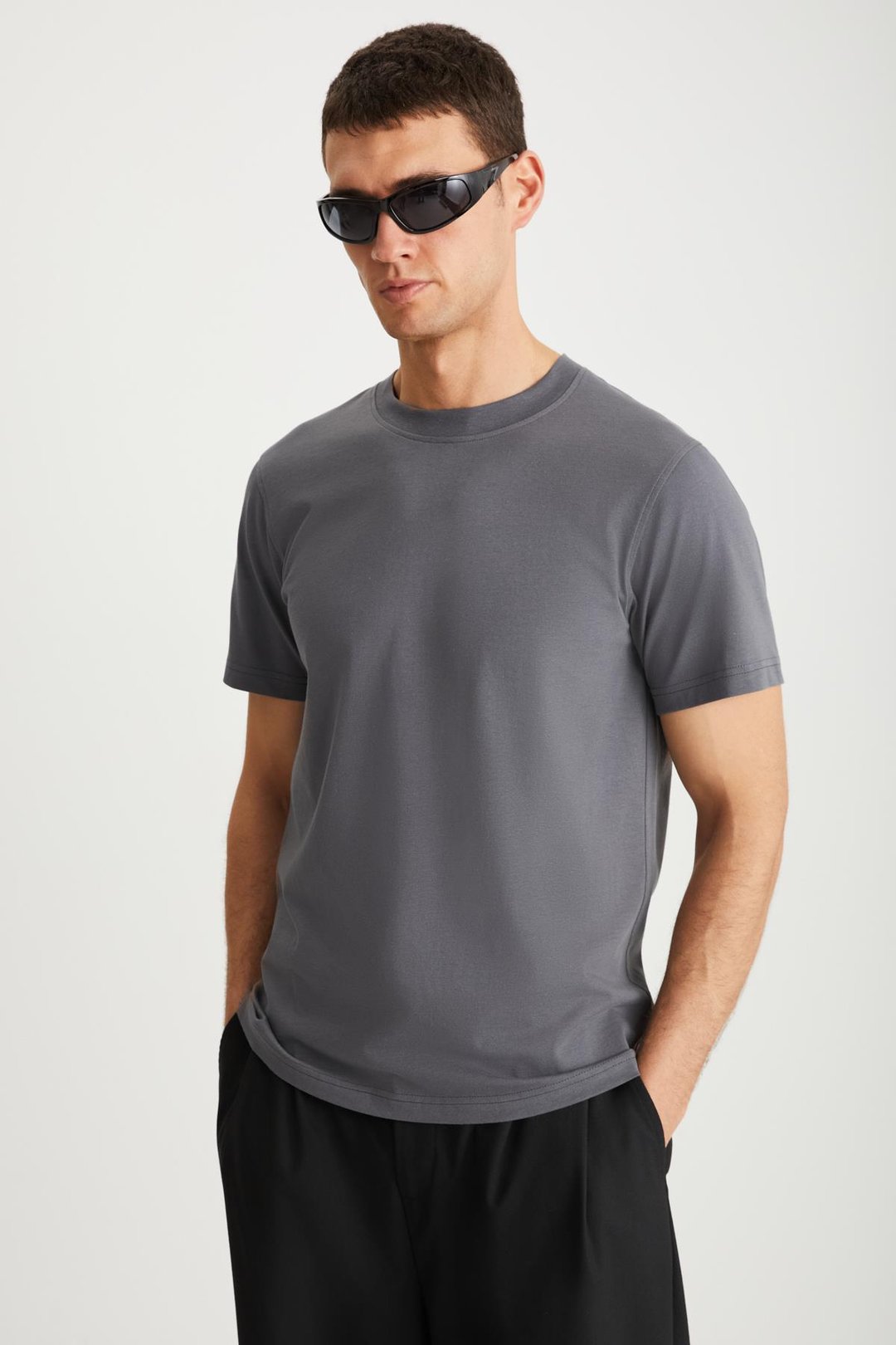 MICHEL Erkek Slim Fit Dar Kesim %100 Organik Pamuklu Yana Kayan Dikişli  Basic Örme Koyu Gri T-Shirt