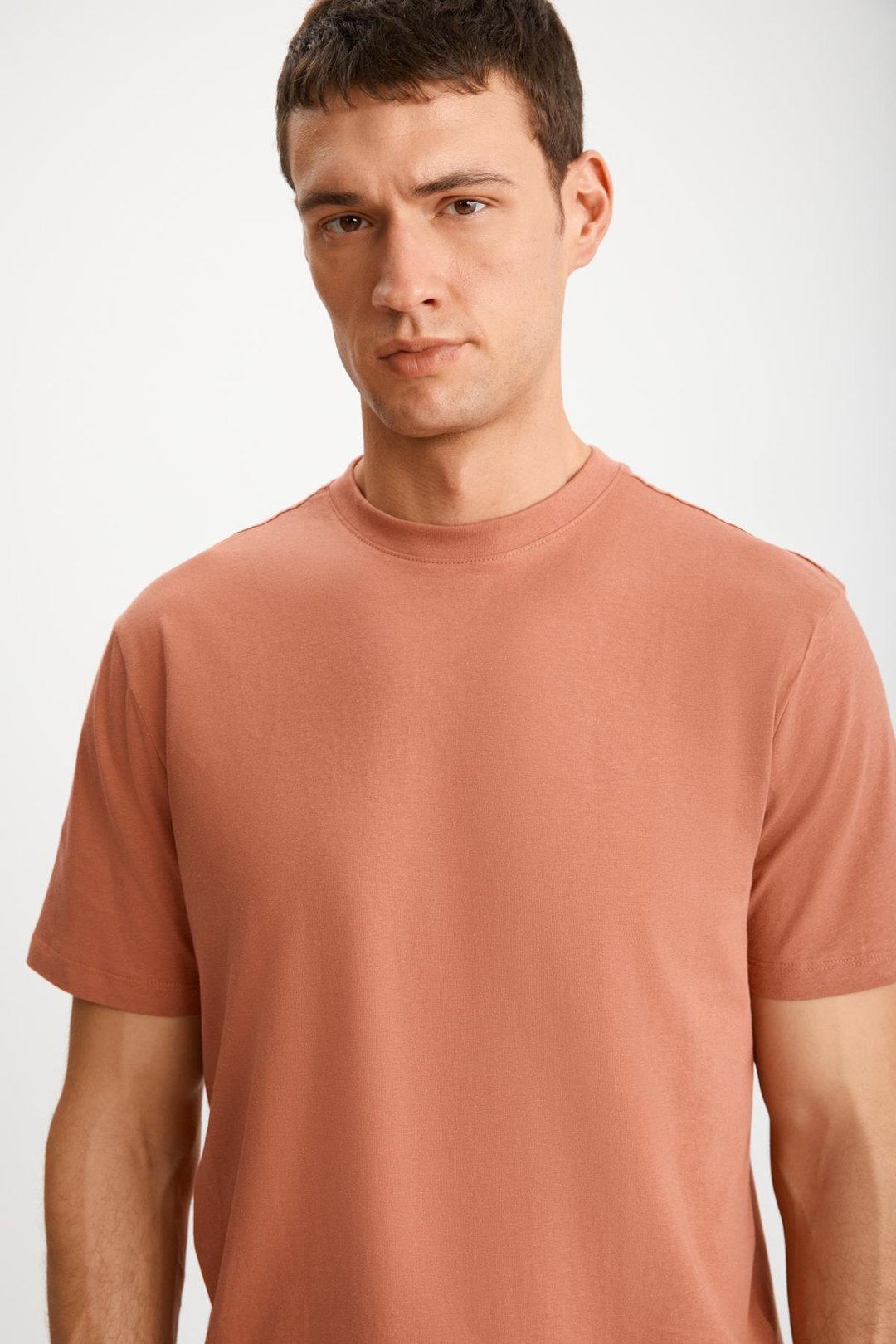 MICHEL Erkek Slim Fit Dar Kesim %100 Organik Pamuklu Yana Kayan Dikişli  Basic Örme Kiremit Rengi T-Shirt