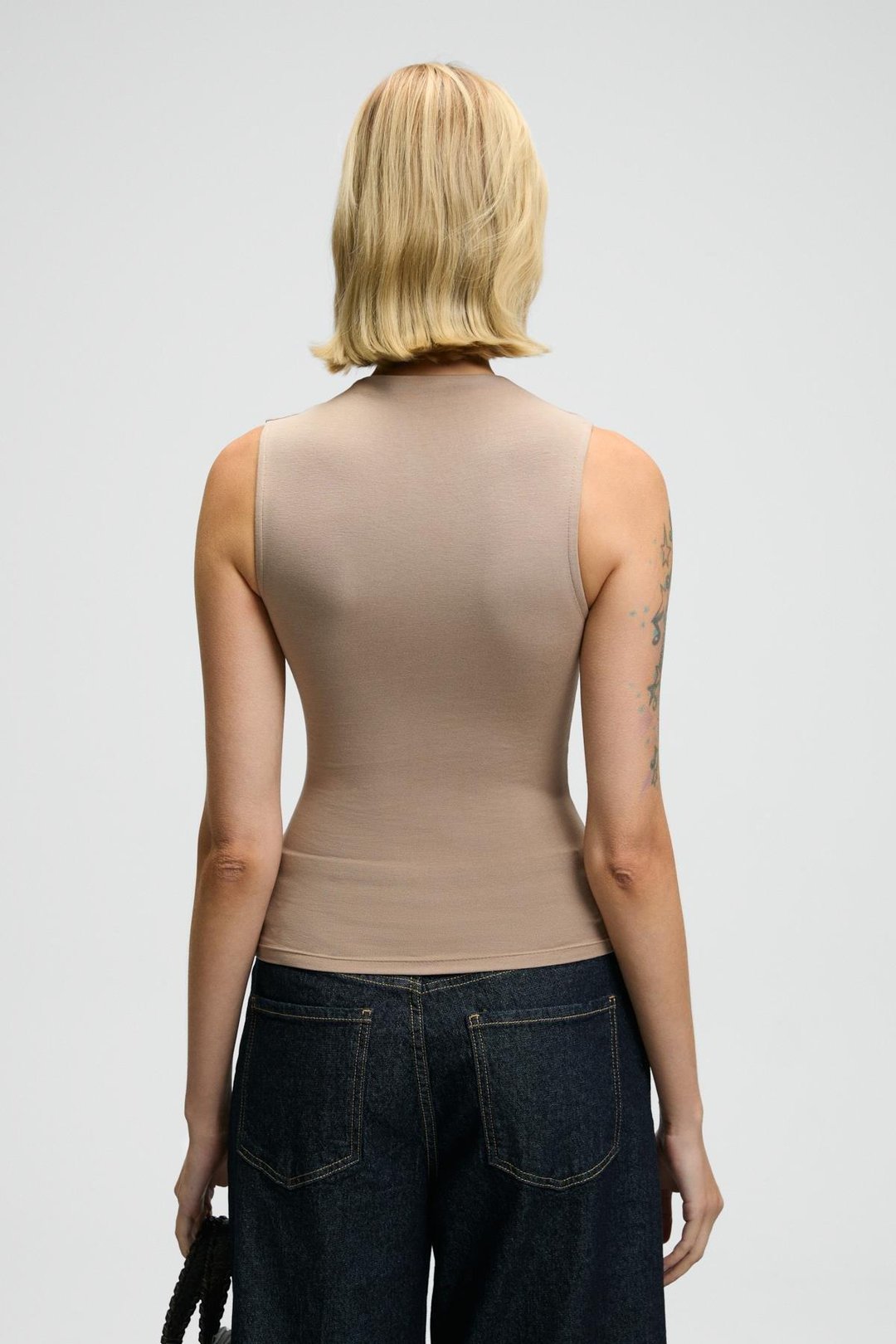 MIRUVA Kadın Halter Yaka Esnek Kumaşlı Sıfır Kollu Vizon Bluz