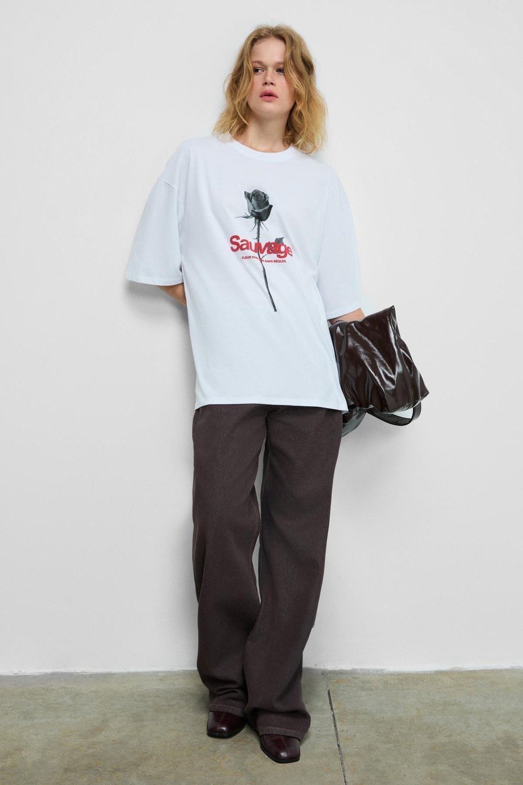 MOKILA Kadın Yumuşak Ve Esnek Kumaşlı Baskı Detaylı Bisiklet Yakalı Beyaz T-Shirt