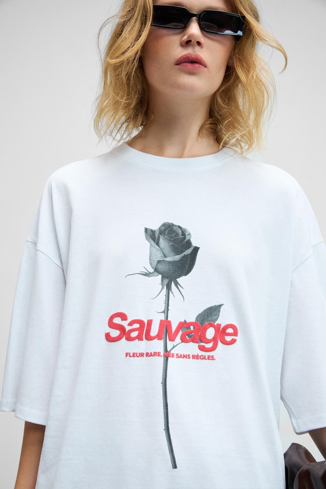 MOKILA Kadın Yumuşak Ve Esnek Kumaşlı Baskı Detaylı Bisiklet Yakalı Beyaz T-Shirt