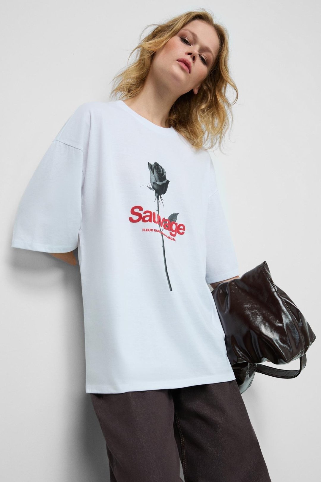 MOKILA Kadın Yumuşak Ve Esnek Kumaşlı Baskı Detaylı Bisiklet Yakalı Beyaz T-Shirt