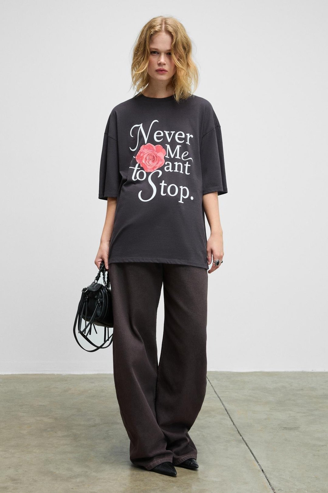 MOKILA Kadın Yumuşak Ve Esnek Kumaşlı Baskı Detaylı Bisiklet Yakalı Antrasit T-Shirt