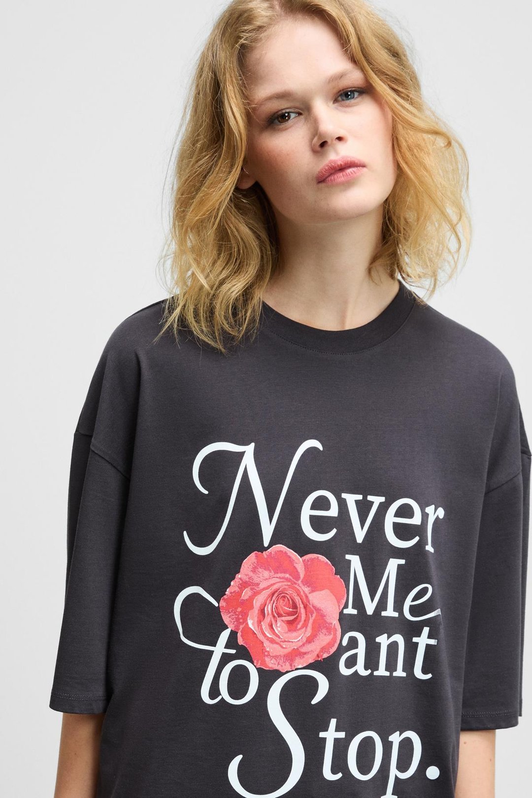 MOKILA Kadın Yumuşak Ve Esnek Kumaşlı Baskı Detaylı Bisiklet Yakalı Antrasit T-Shirt