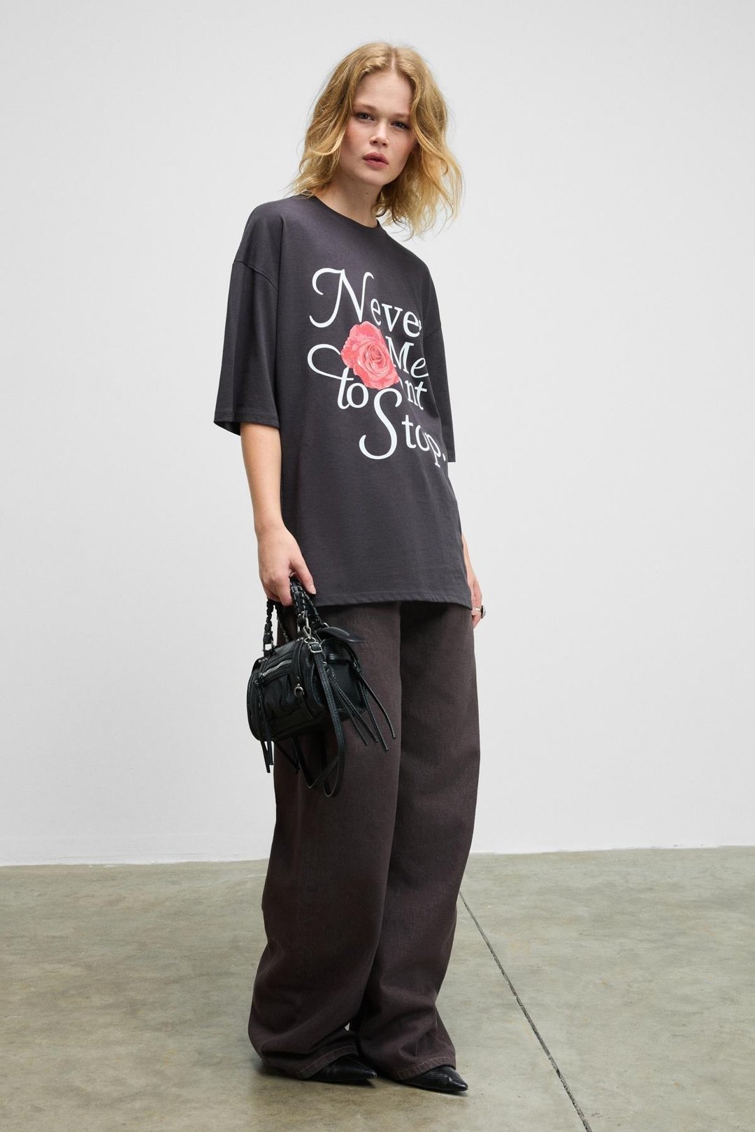 MOKILA Kadın Yumuşak Ve Esnek Kumaşlı Baskı Detaylı Bisiklet Yakalı Antrasit T-Shirt