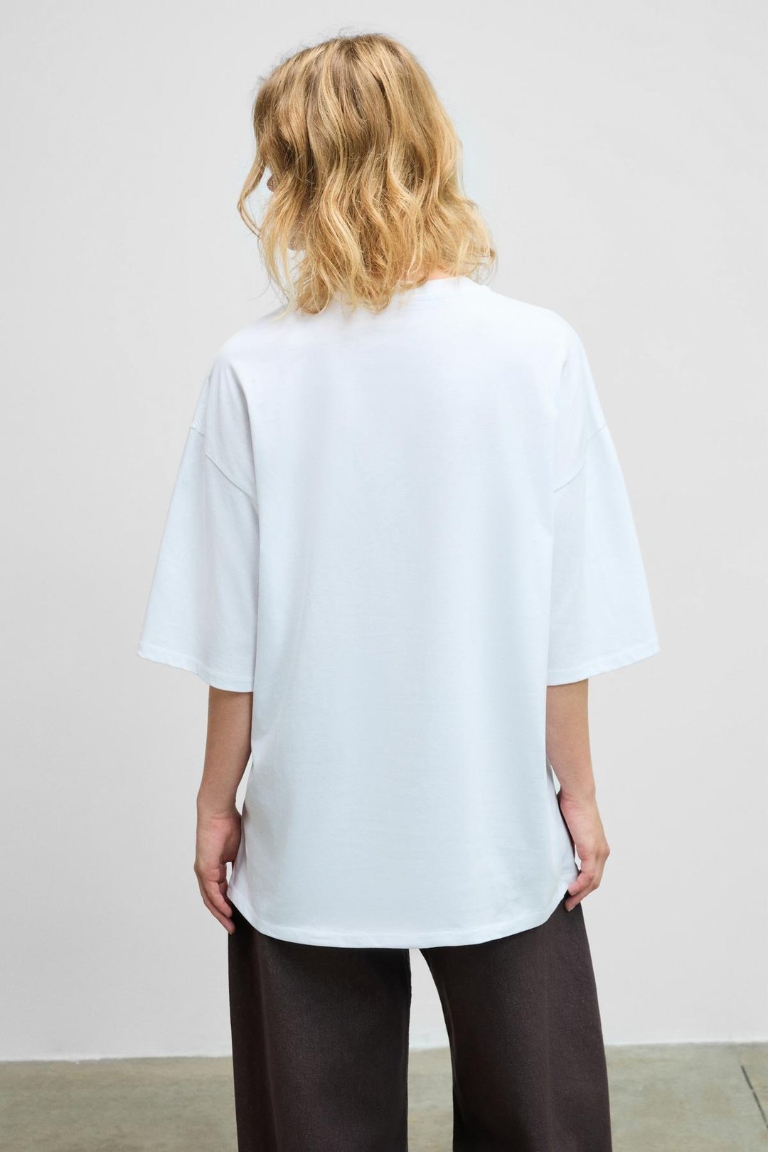 MOKILA Kadın Yumuşak Ve Esnek Kumaşlı Baskı Detaylı Bisiklet Yakalı Beyaz T-Shirt