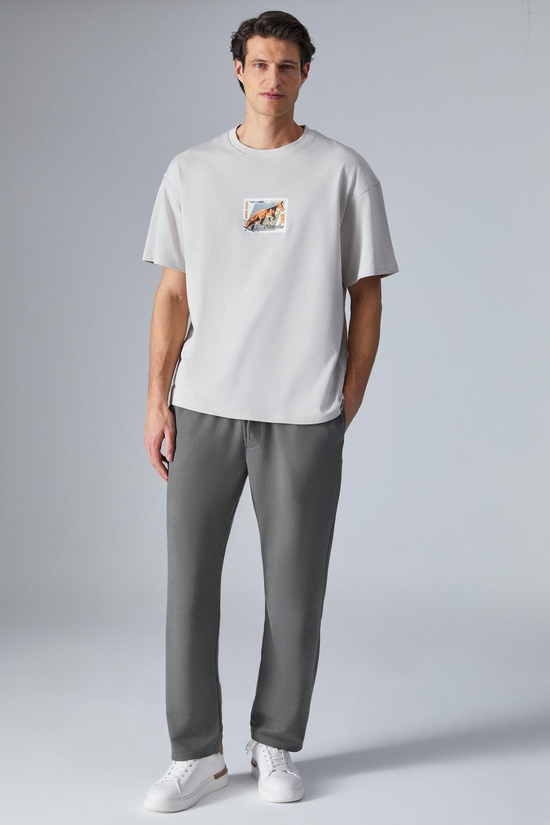 MONGOLIA Erkek Baskı Detaylı %100 Organik Pamuk Bisiklet Yaka Kısa Kol Comfort Bej T-Shirt