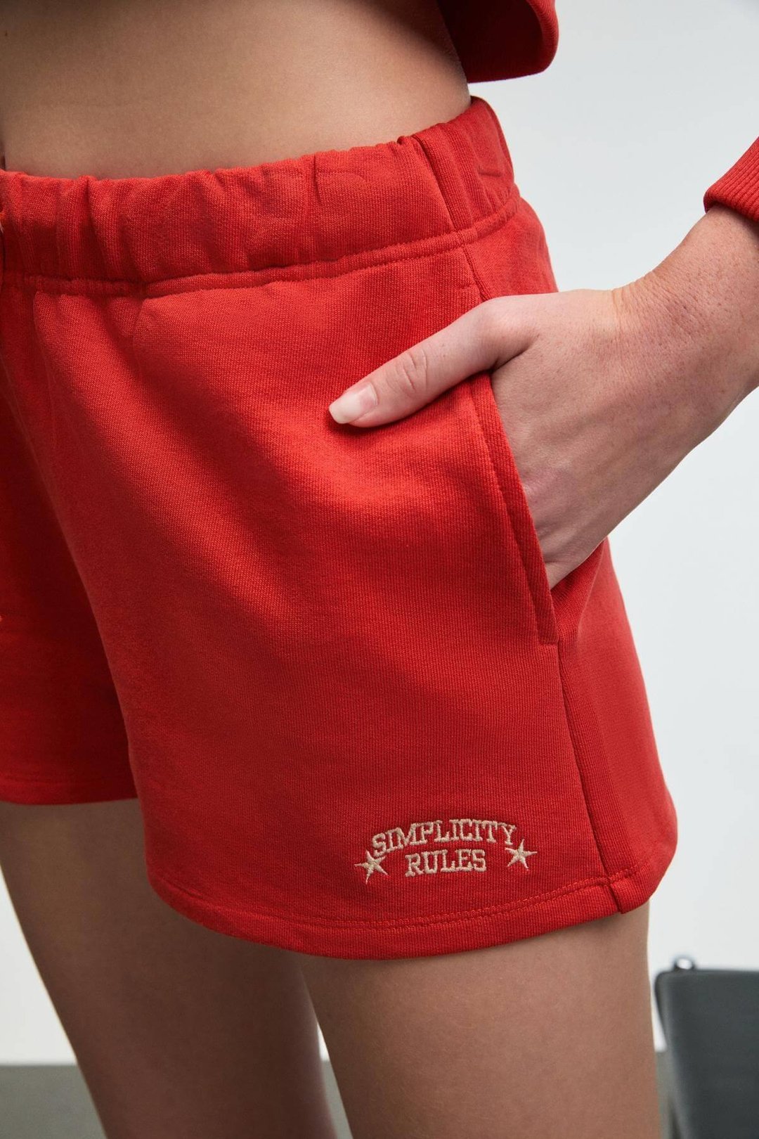 MOREVA Kadın Nakışlı Rahat Kırmızı Şort