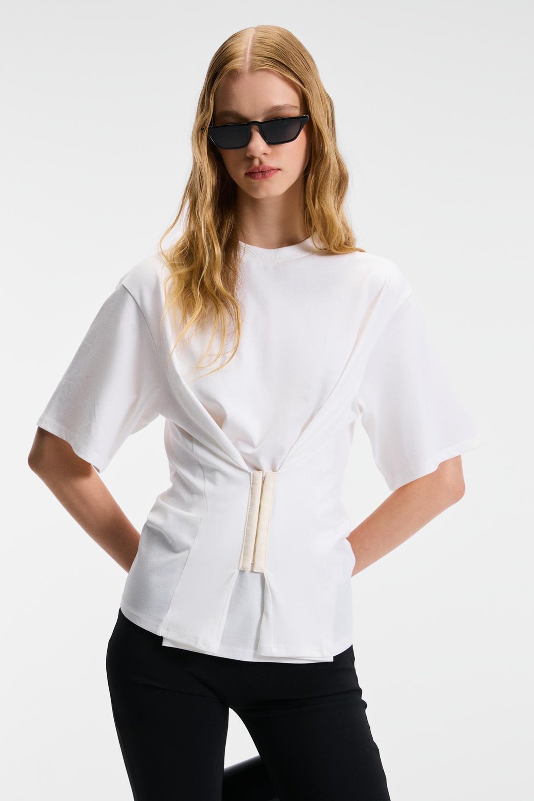 NARIA Kadın Bisiklet Yaka Kısa Kollu Belde Agraj Detaylı Relaxed Fit Ekru Bluz