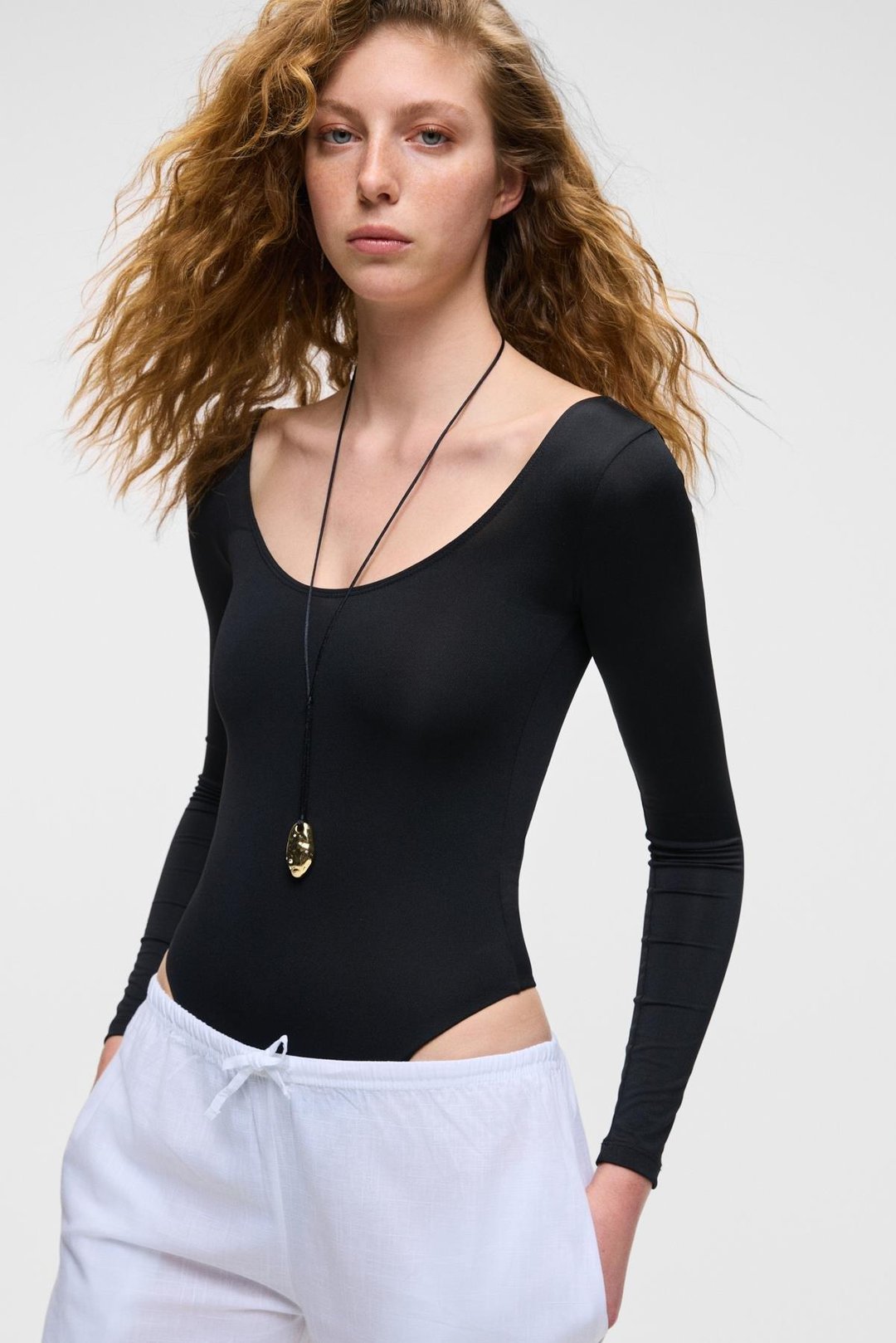 NEILGEN Kadın Slim Havuz Yaka Çıtçıtlı İnce Uzun Siyah Bluz