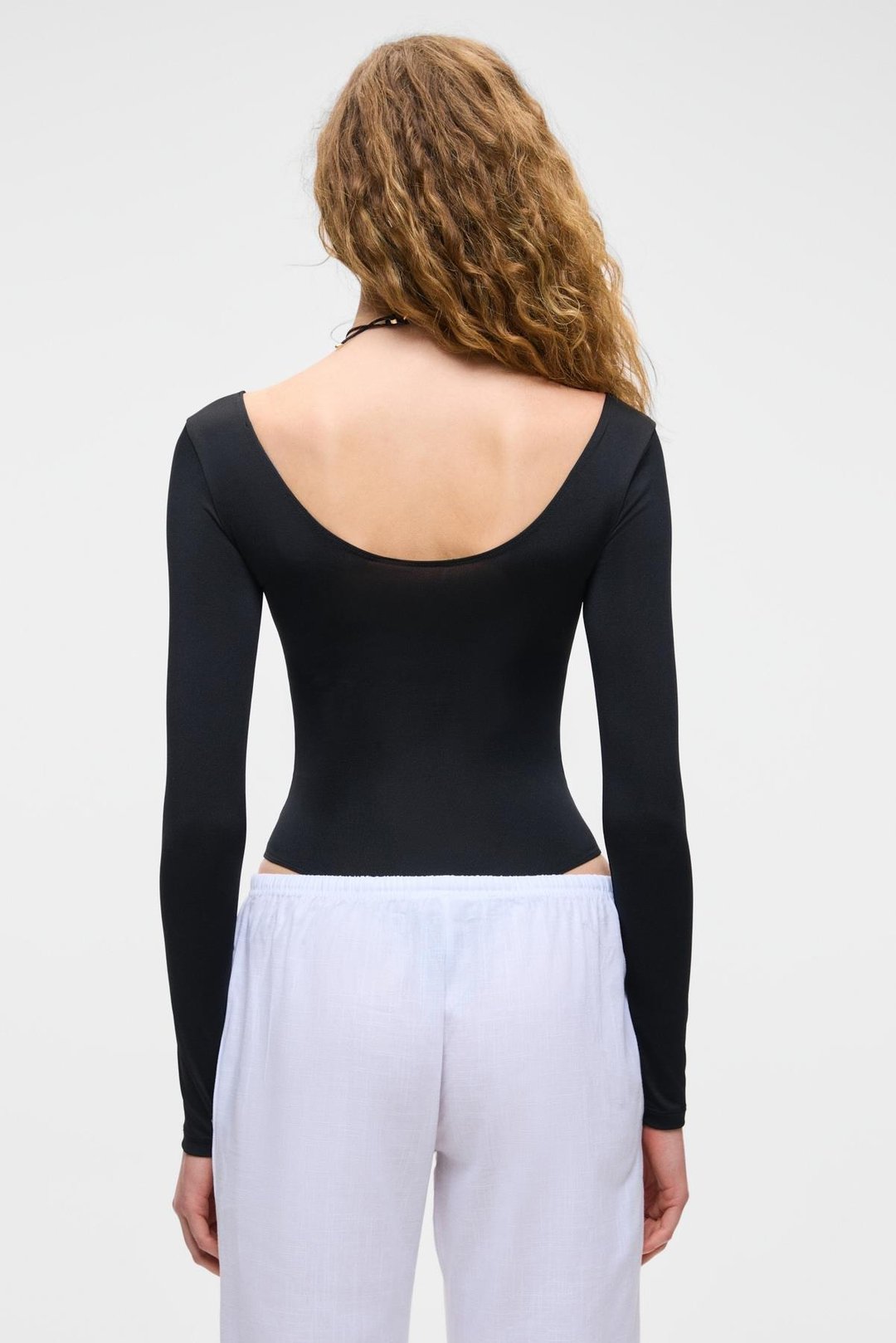 NEILGEN Kadın Slim Havuz Yaka Çıtçıtlı İnce Uzun Siyah Bluz