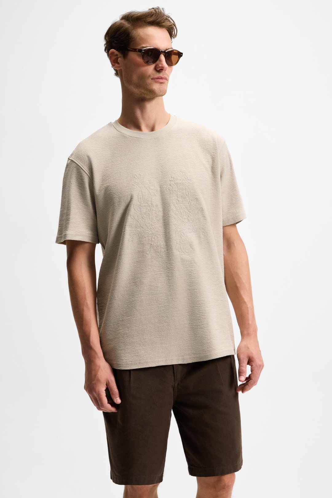 NELIDO Erkek Nakış Detaylı %100 Organik Pamuk Bisiklet Yaka Kısa Kollu Regular Fit Taş Rengi T-Shirt