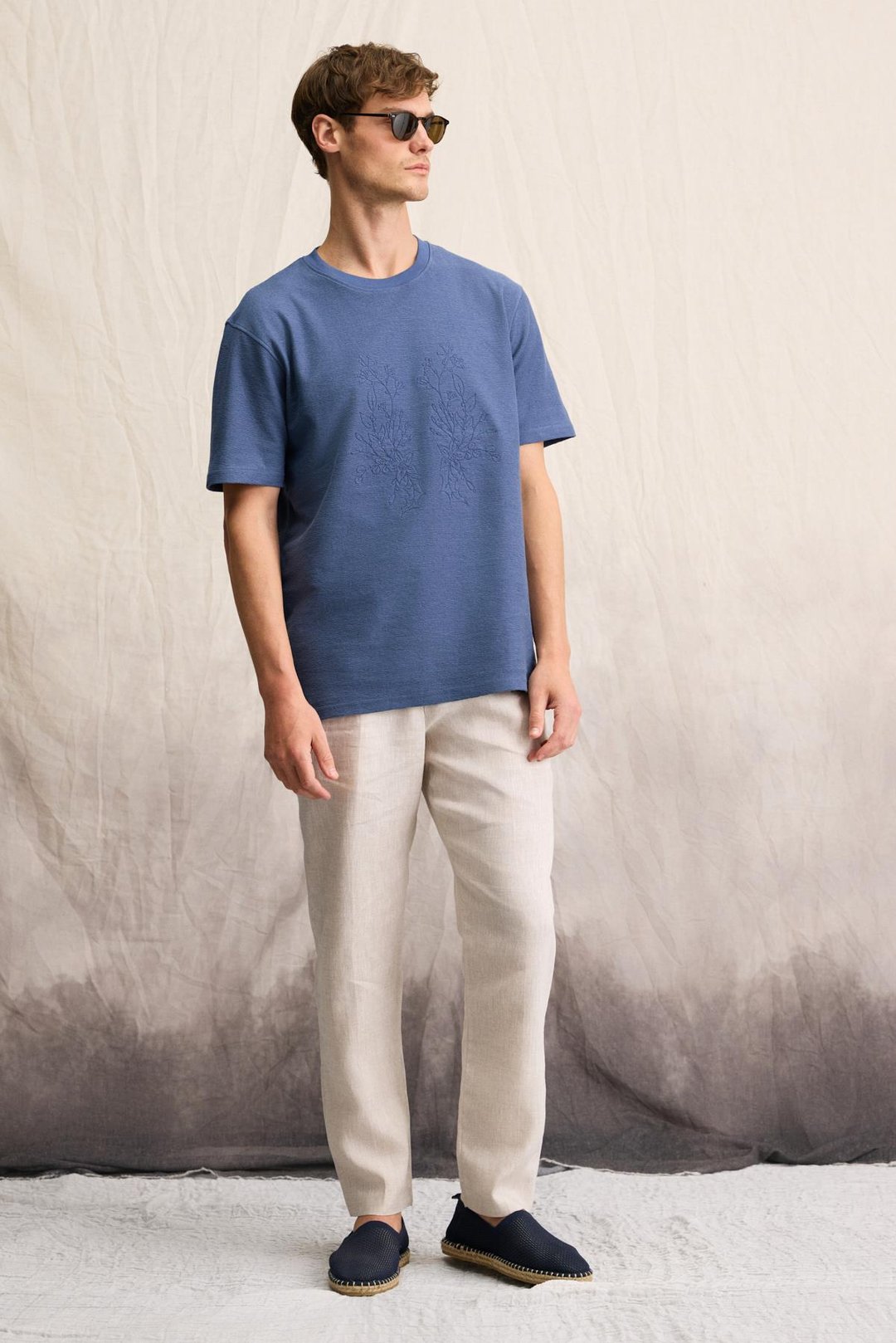 NELIDO Erkek Nakış Detaylı %100 Organik Pamuk Bisiklet Yaka Kısa Kollu Regular Fit İndigo T-Shirt