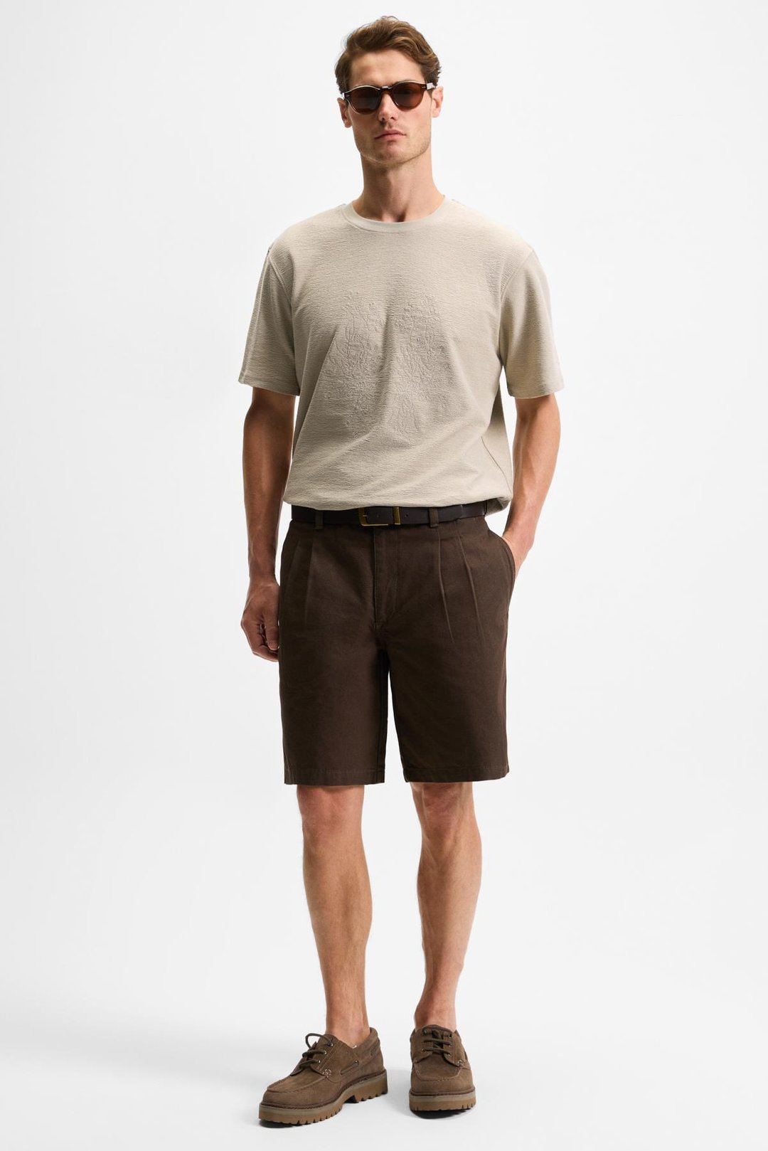 NELIDO Erkek Nakış Detaylı %100 Organik Pamuk Bisiklet Yaka Kısa Kollu Regular Fit Taş Rengi T-Shirt