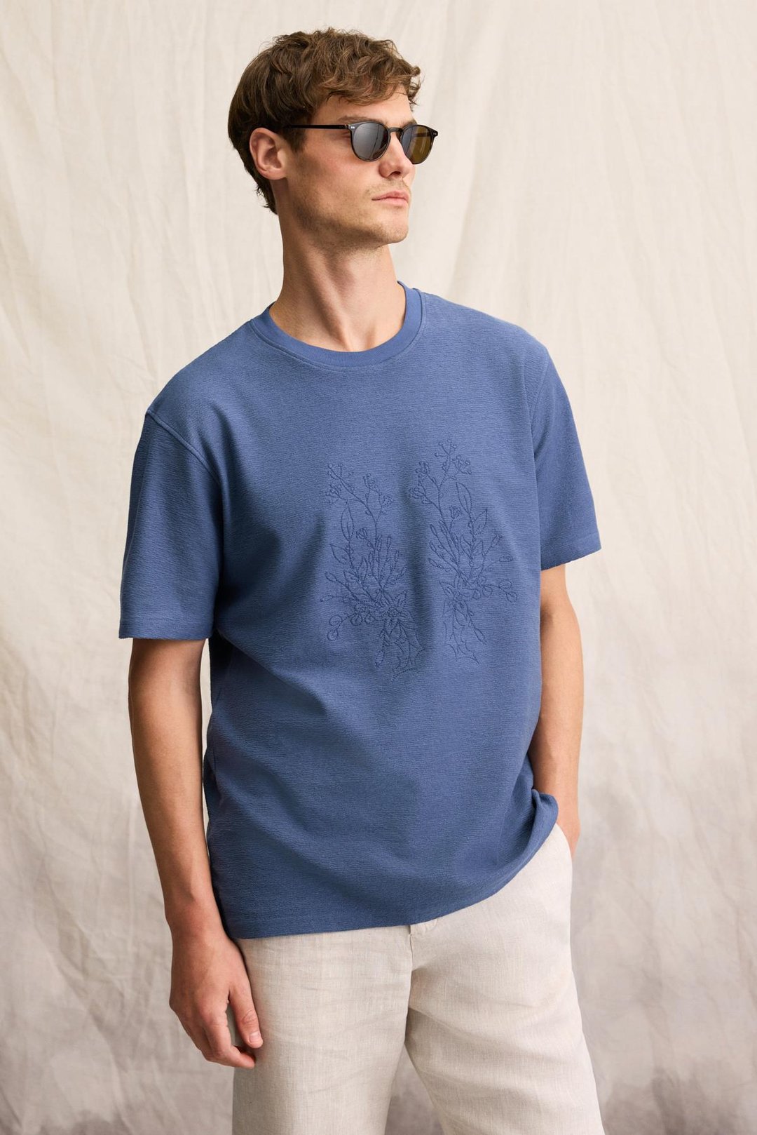 NELIDO Erkek Nakış Detaylı %100 Organik Pamuk Bisiklet Yaka Kısa Kollu Regular Fit İndigo T-Shirt