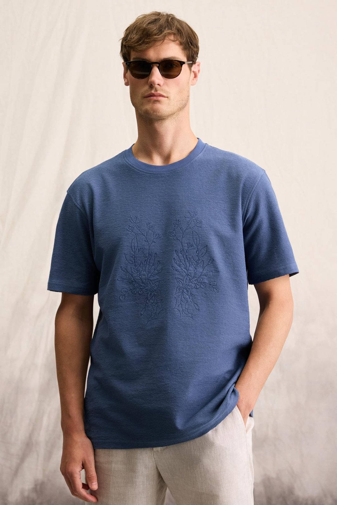 NELIDO Erkek Nakış Detaylı %100 Organik Pamuk Bisiklet Yaka Kısa Kollu Regular Fit İndigo T-Shirt