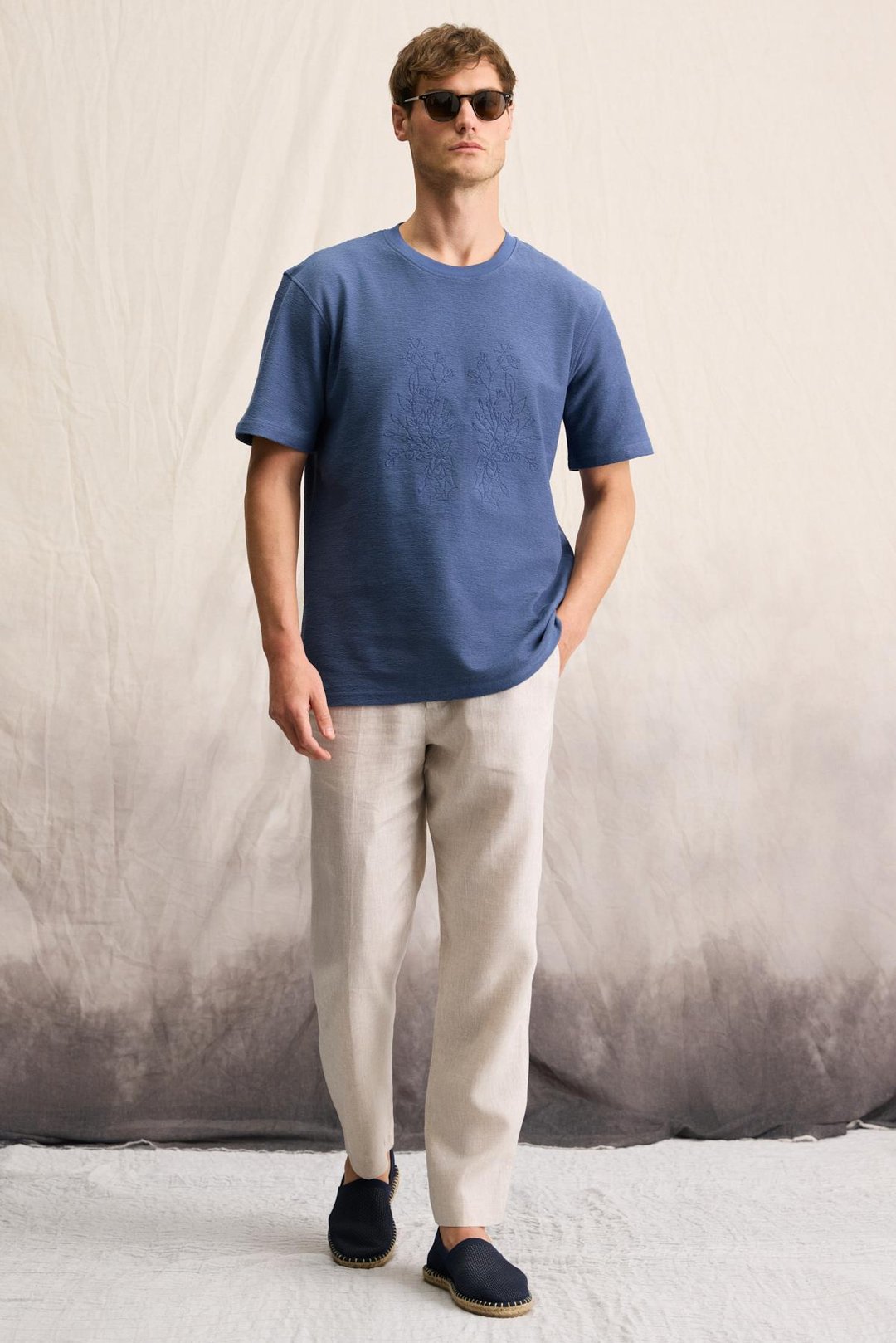 NELIDO Erkek Nakış Detaylı %100 Organik Pamuk Bisiklet Yaka Kısa Kollu Regular Fit İndigo T-Shirt