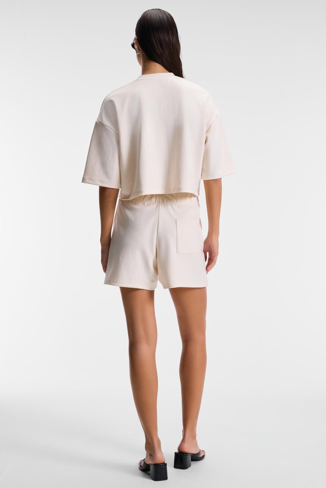 NUA Kadın Esnek Kumaşlı Kordonlu Comfort Fit Bej Şort