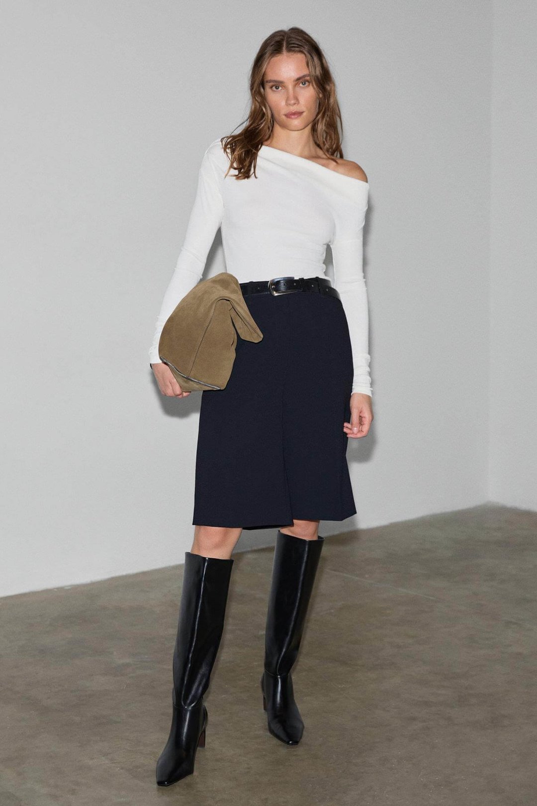 OLIVIENN Kadın Omuzu Açık Asimetrik Yakalı Uzun Kollu Slim Fit Ekru Bluz