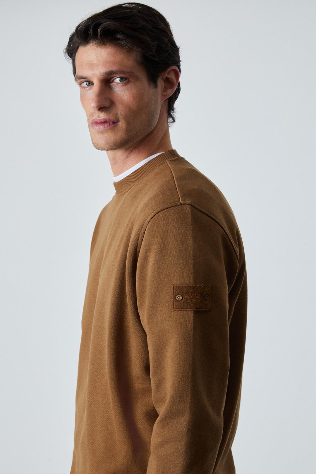 OLLIE Erkek Bisiklet Yaka Regular Uzun Kollu Nakış Detaylı Koyu Kahverengi Sweatshirt