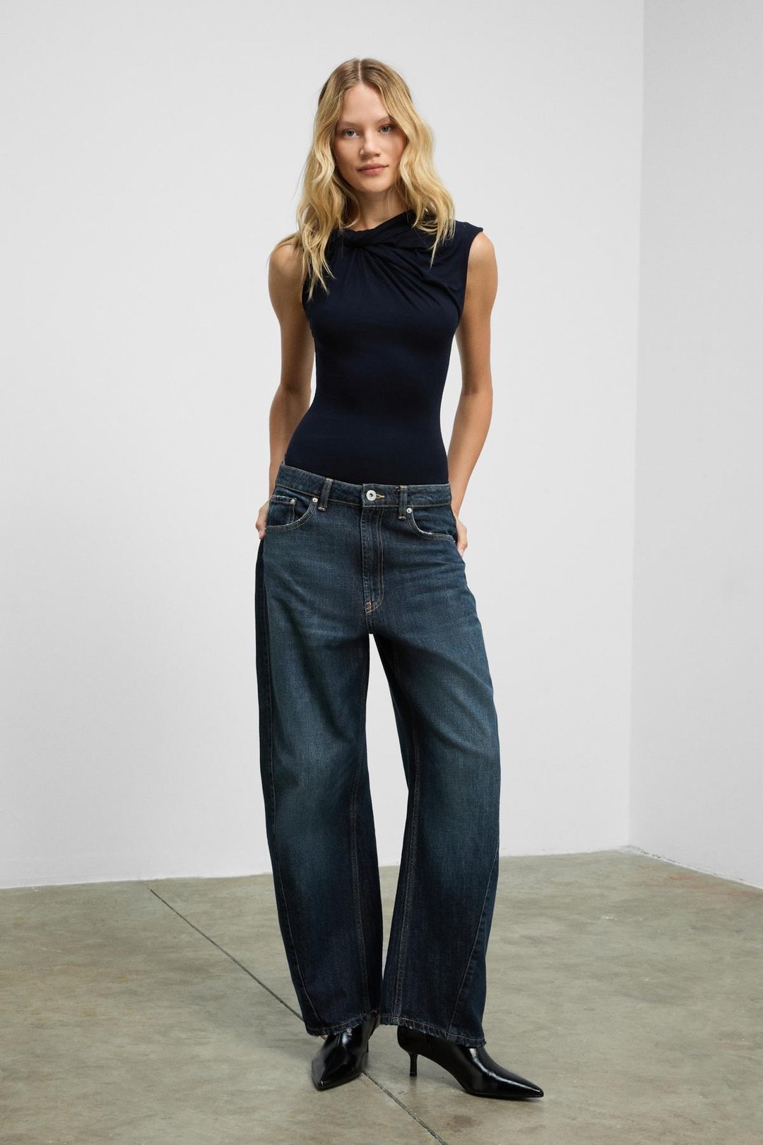 ORILENNA Kadın Önü Düğüm Detaylı Vücudu Saran Sıfır Kollu Slim Fit Lacivert Bluz