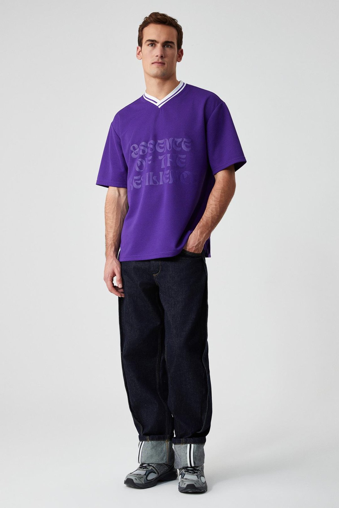 PAMPA Erkek Baskı Detaylı Relaxed V Yaka Kısa Kol Mor T-Shirt