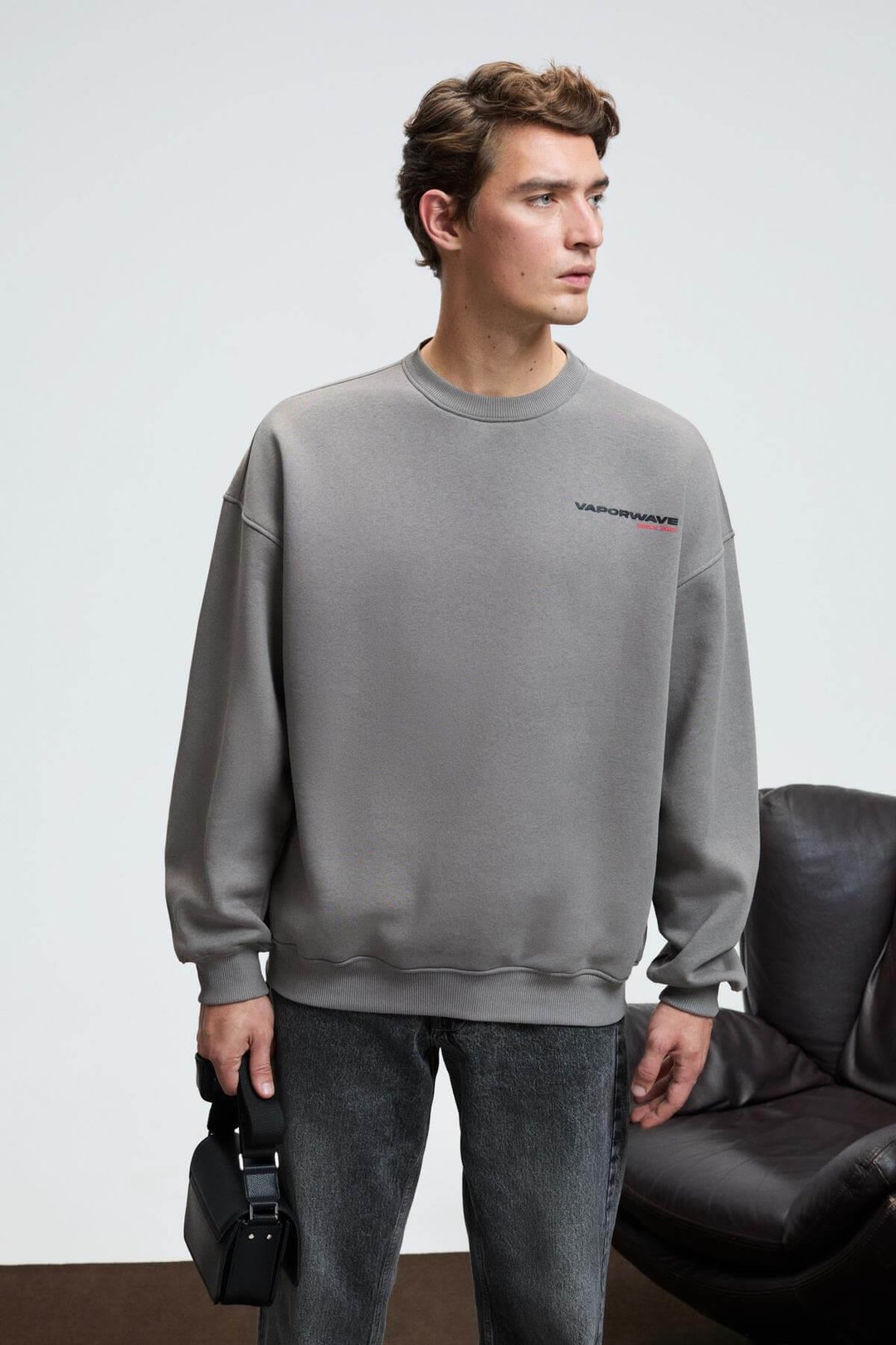 PERCY Erkek Yuvarlak Yaka Göğsü Nakışlı Sırtı Baskılı Oversize Koyu Gri Sweatshirt