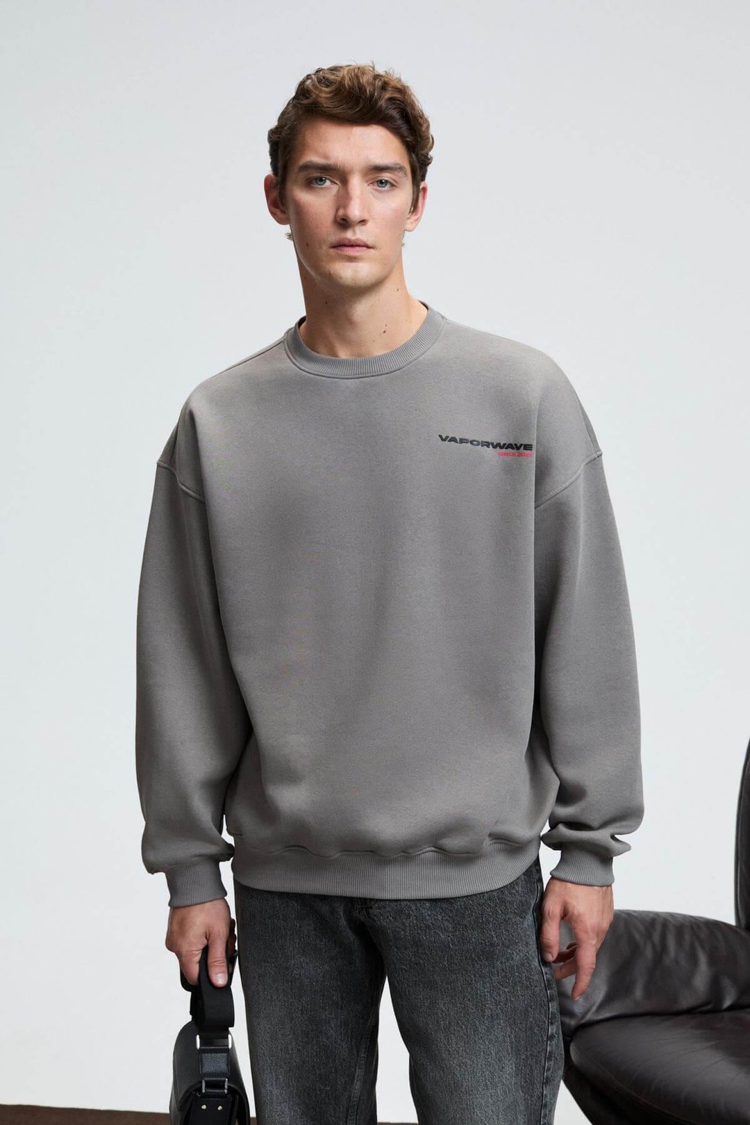 PERCY Erkek Yuvarlak Yaka Göğsü Nakışlı Sırtı Baskılı Oversize Koyu Gri Sweatshirt